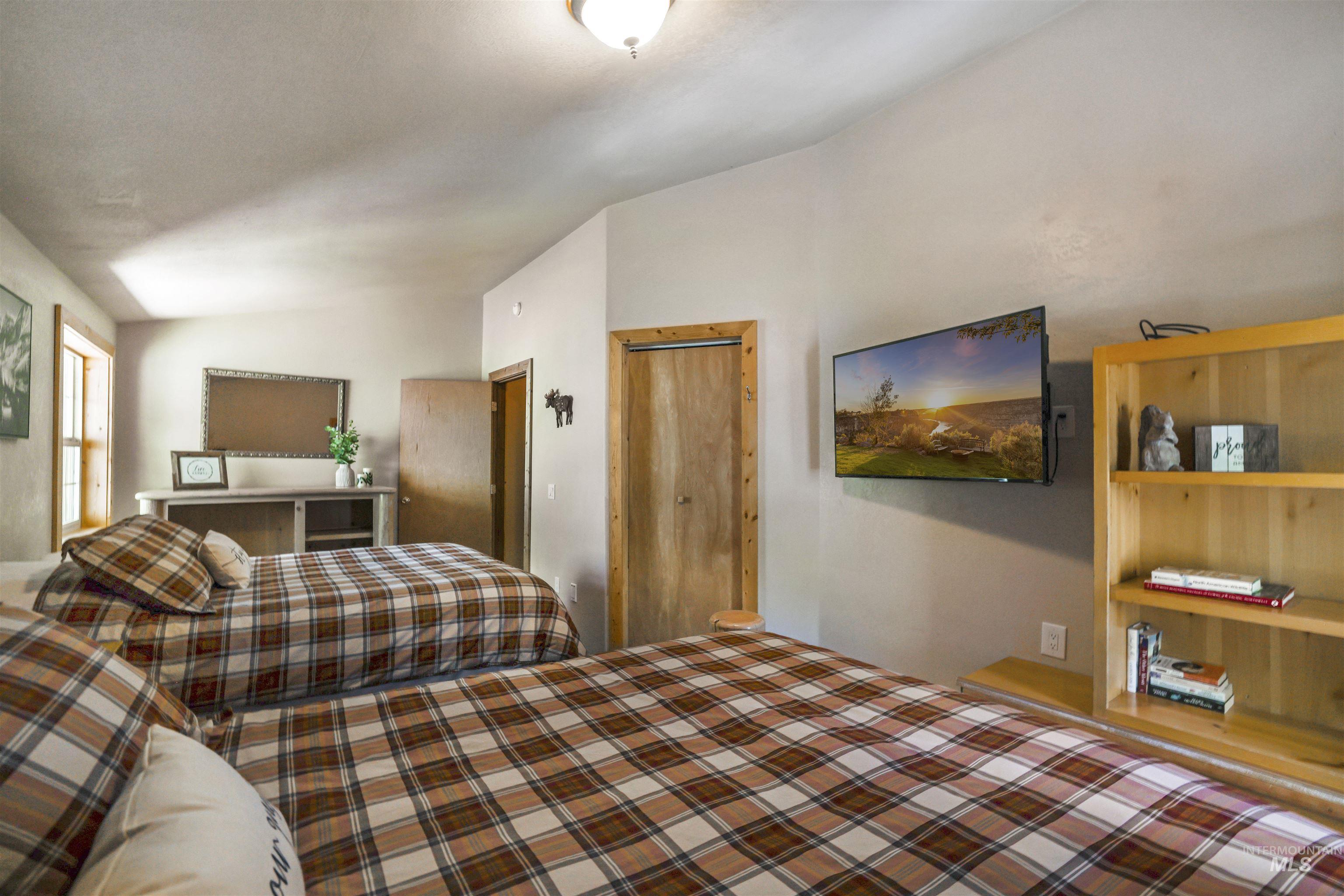 224 E Hoalst Property Photo 25