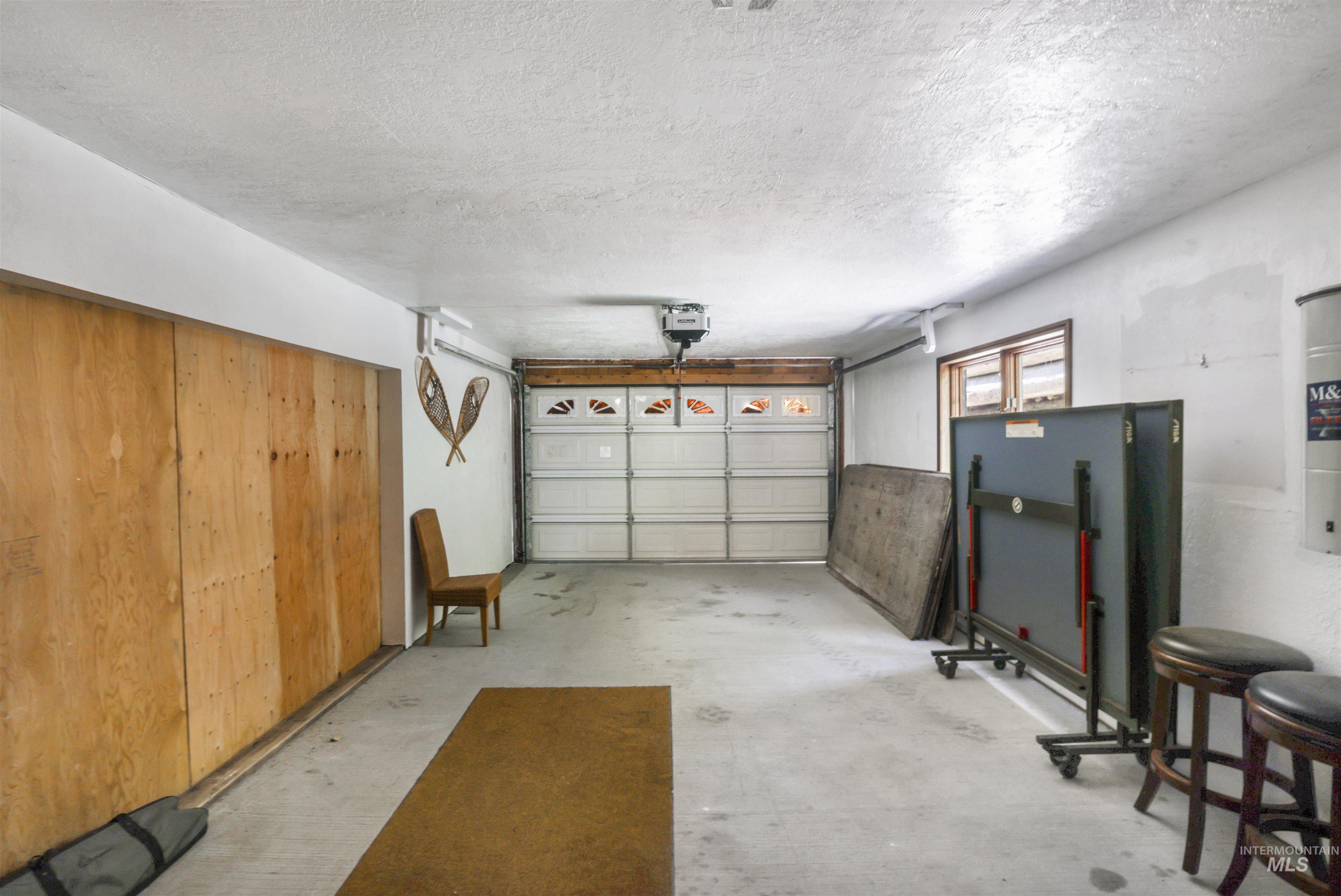 224 E Hoalst Property Photo 33