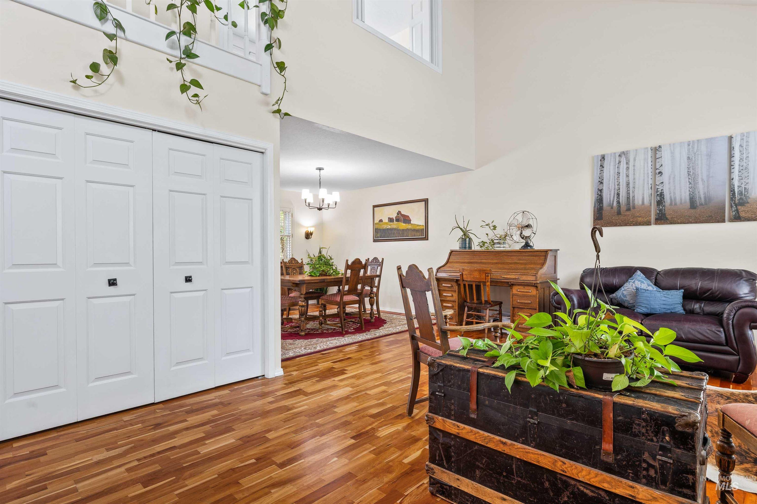 2055 Hillcrest Dr. Property Photo 5