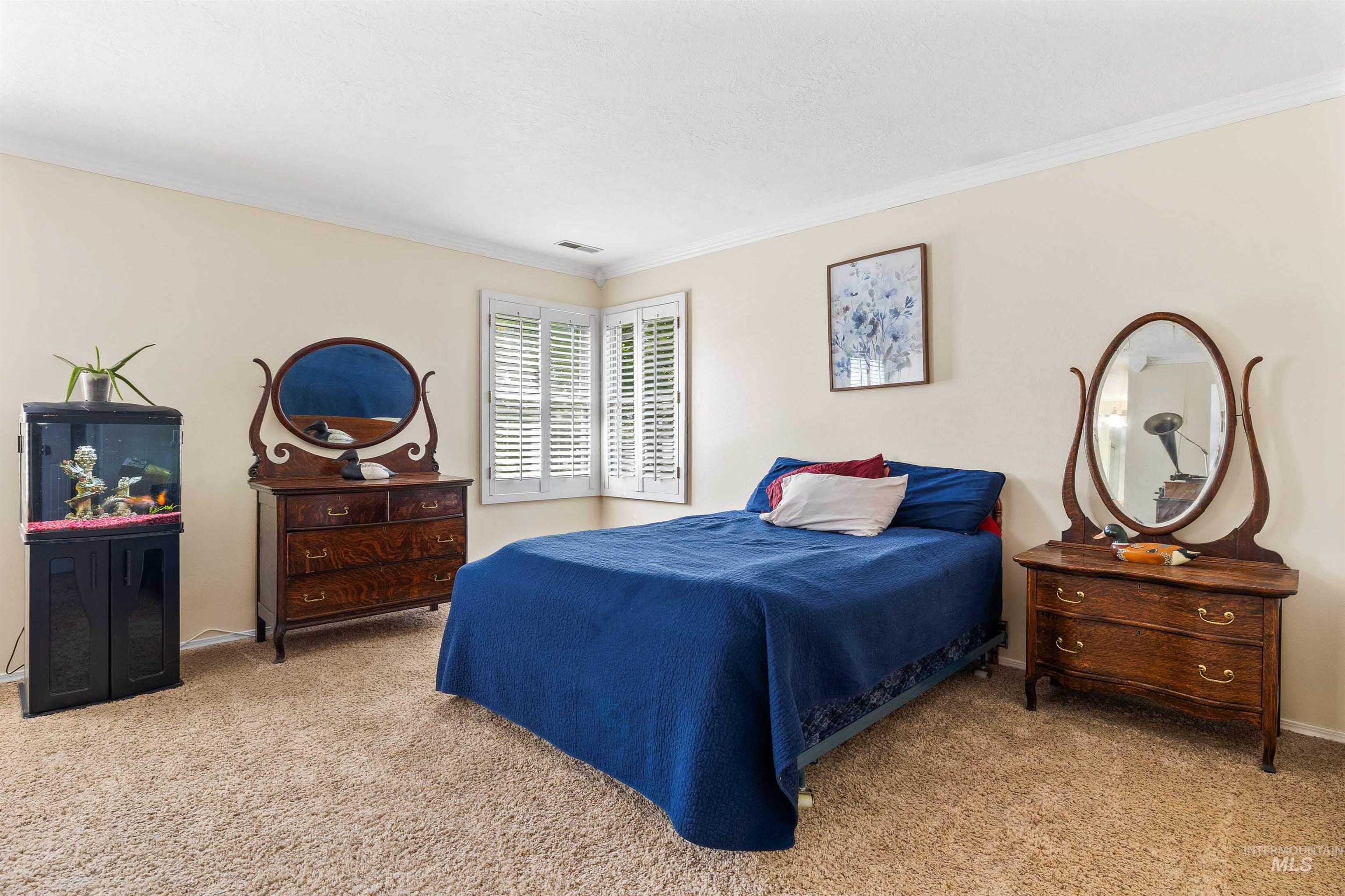 2055 Hillcrest Dr. Property Photo 15