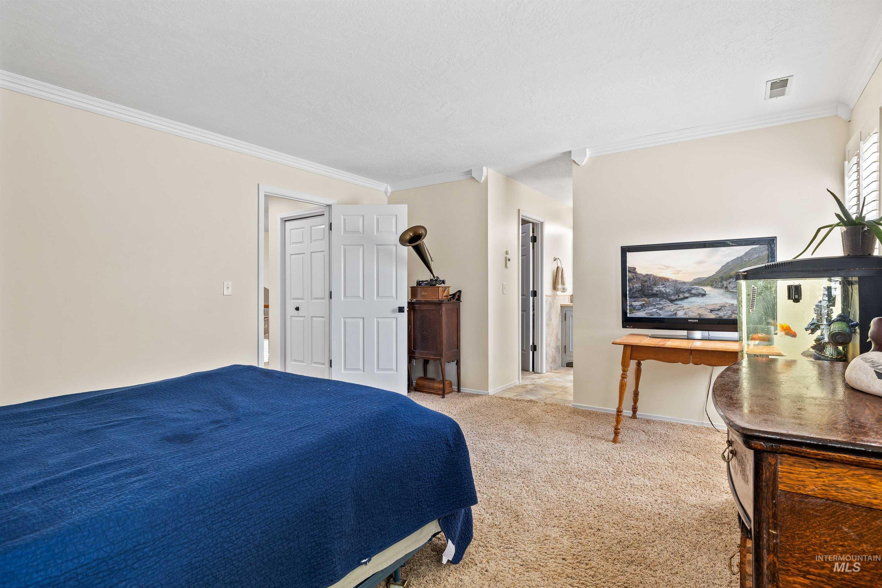 2055 Hillcrest Dr. Property Photo 16