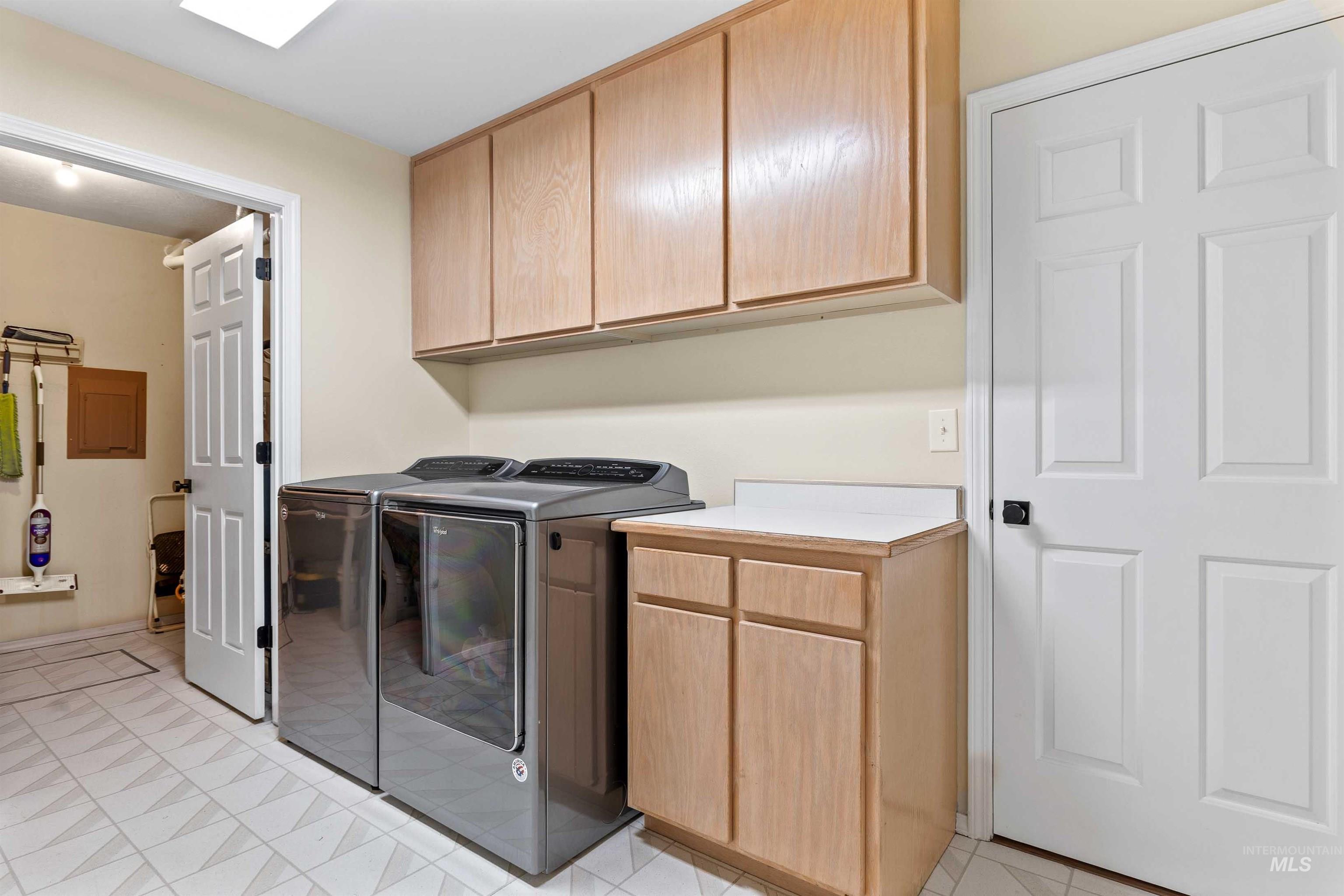 2055 Hillcrest Dr. Property Photo 24
