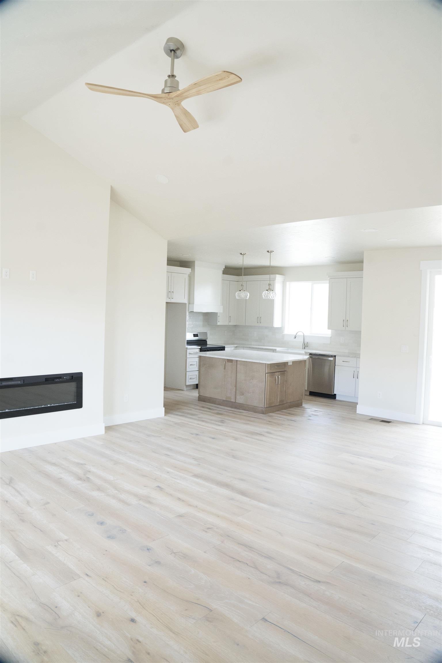 1164 Smith Dr. Property Photo 6