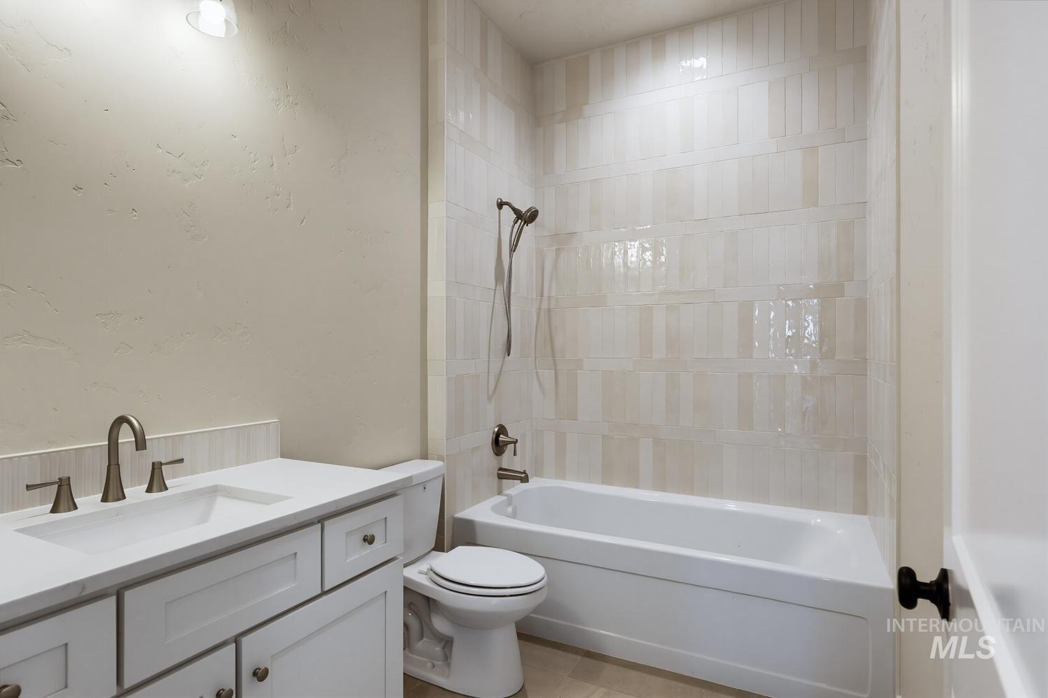 5054 Heritage Dr Property Photo 24