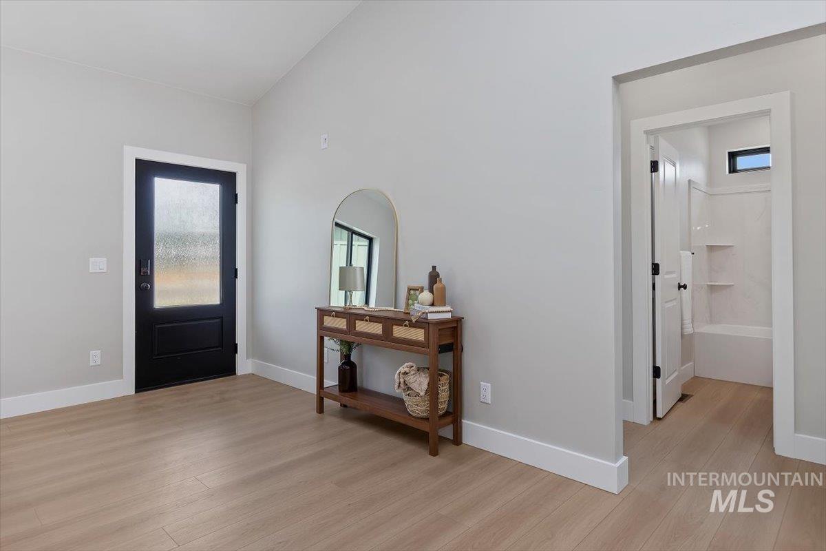 1201 Jade Dr Property Photo 3