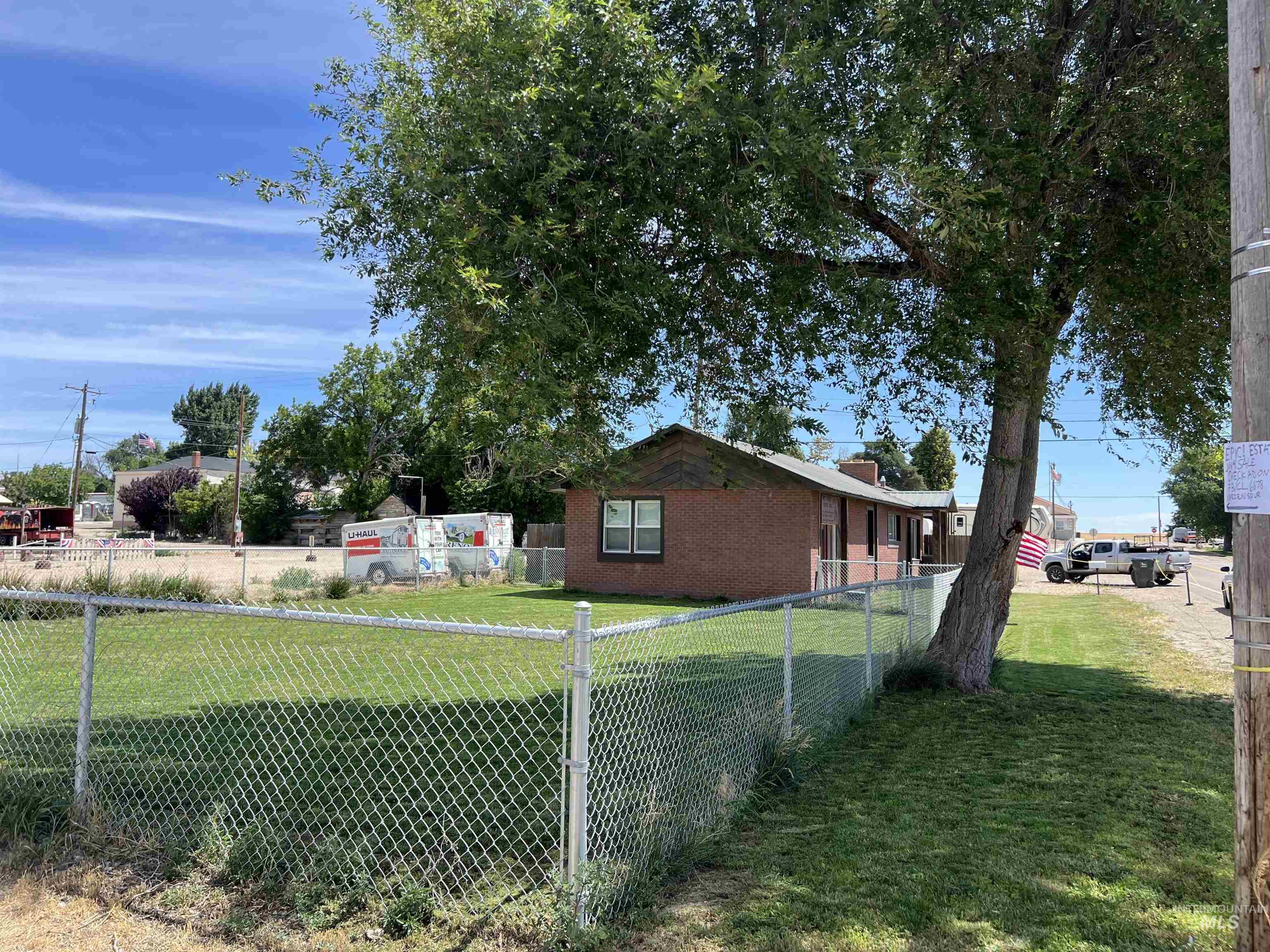 202 3rd St Property Photo 3