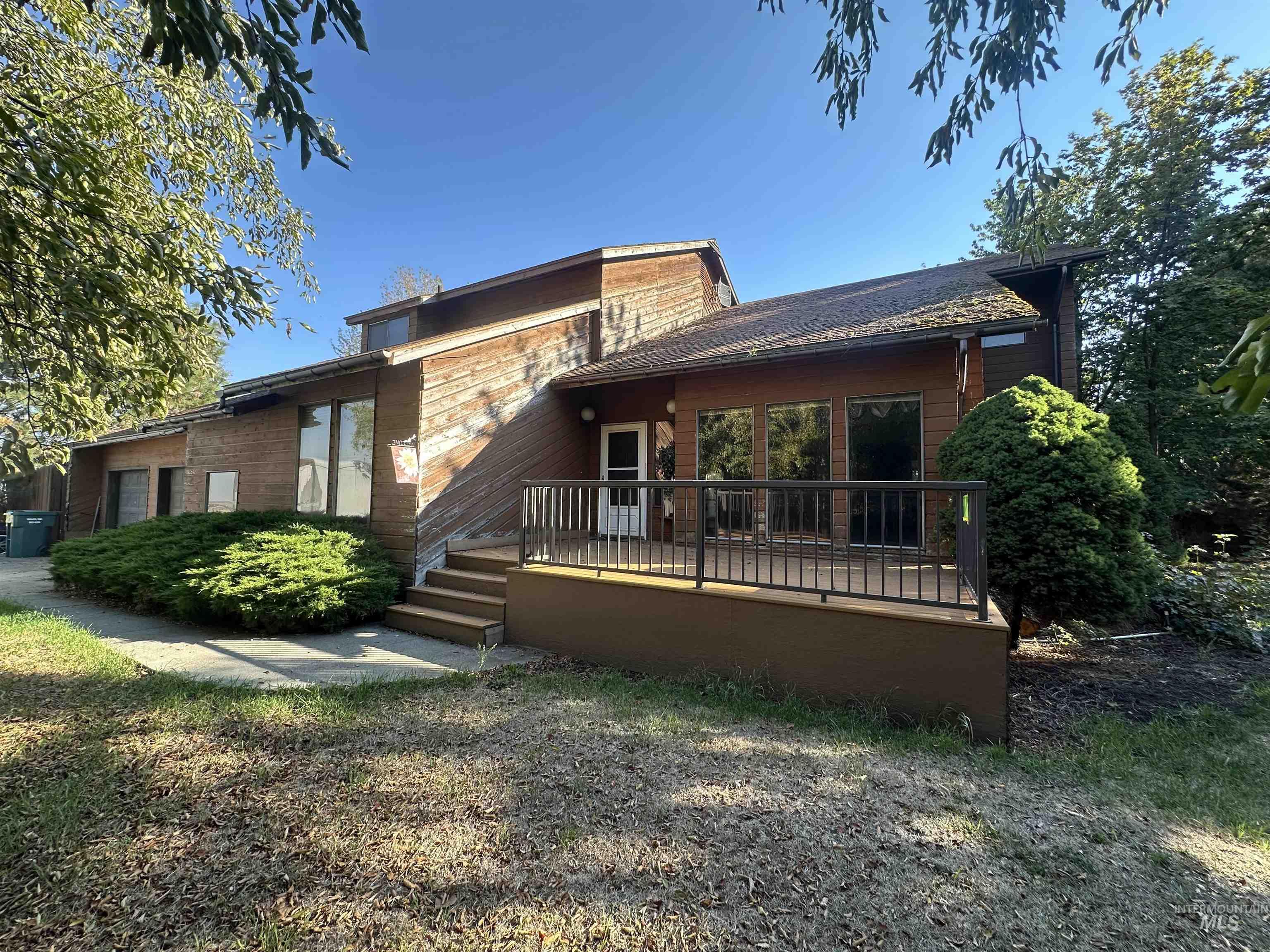 811 Florence Avenue Property Photo 1