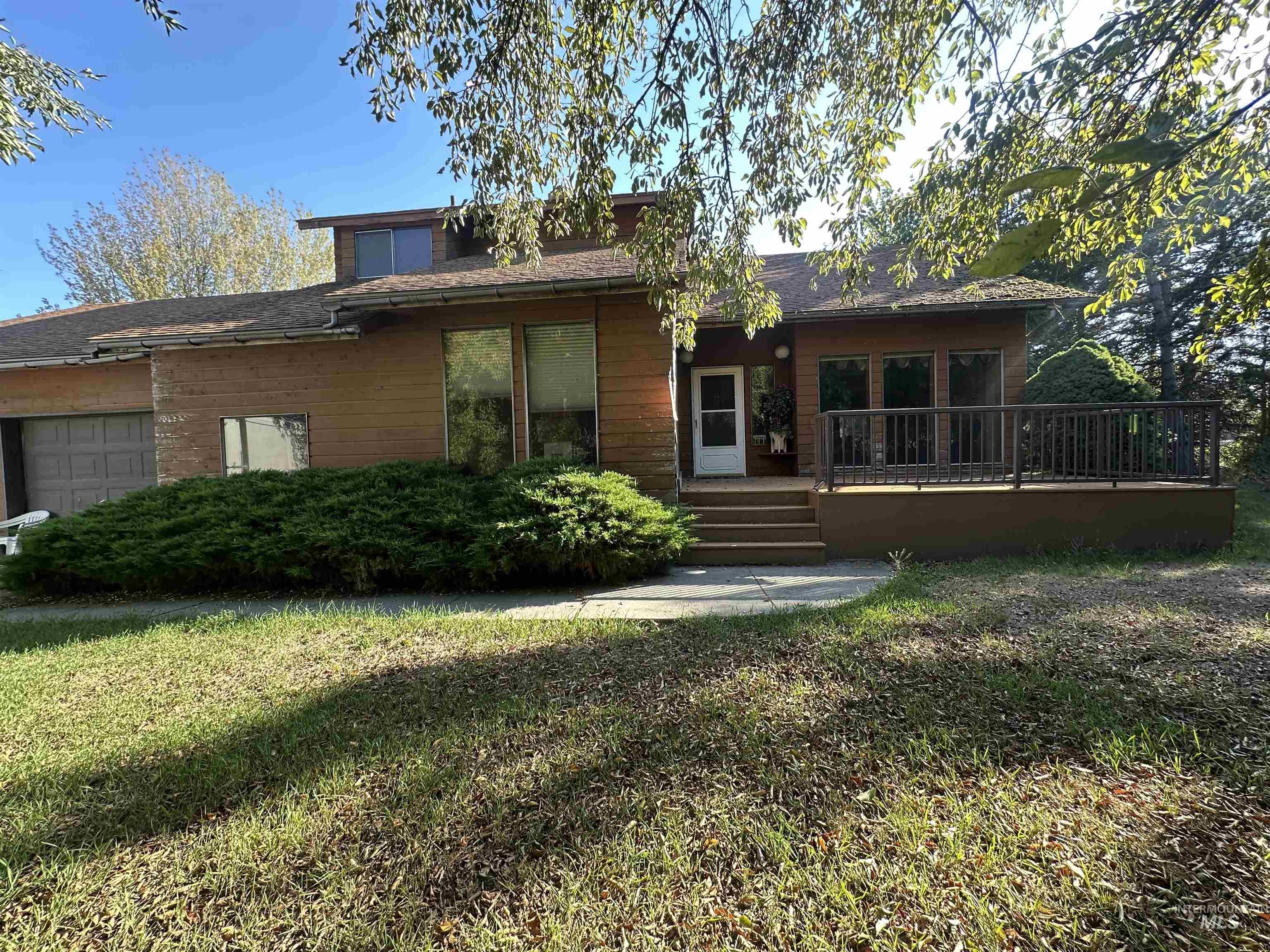 811 Florence Avenue Property Photo 3