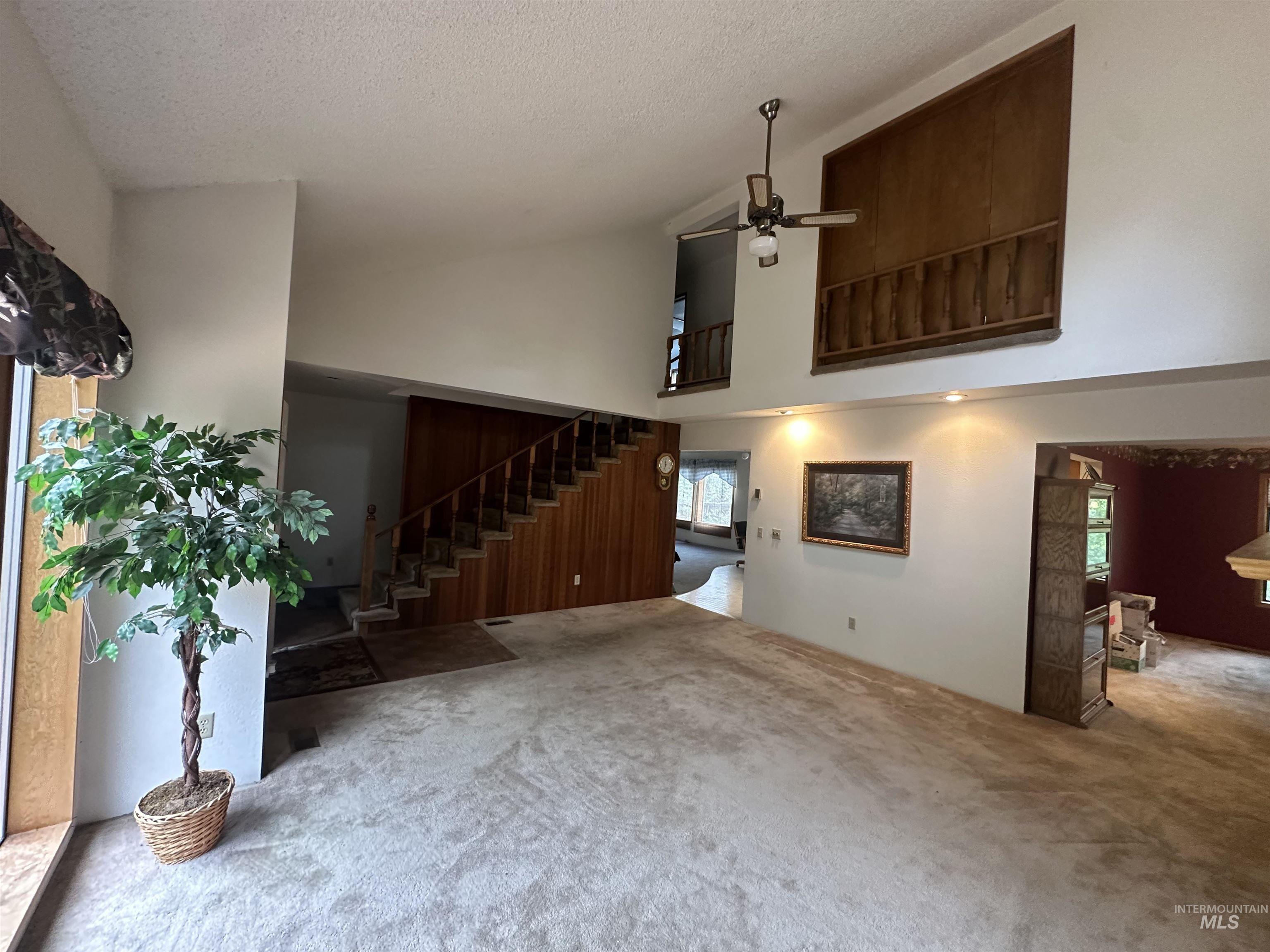 811 Florence Avenue Property Photo 8