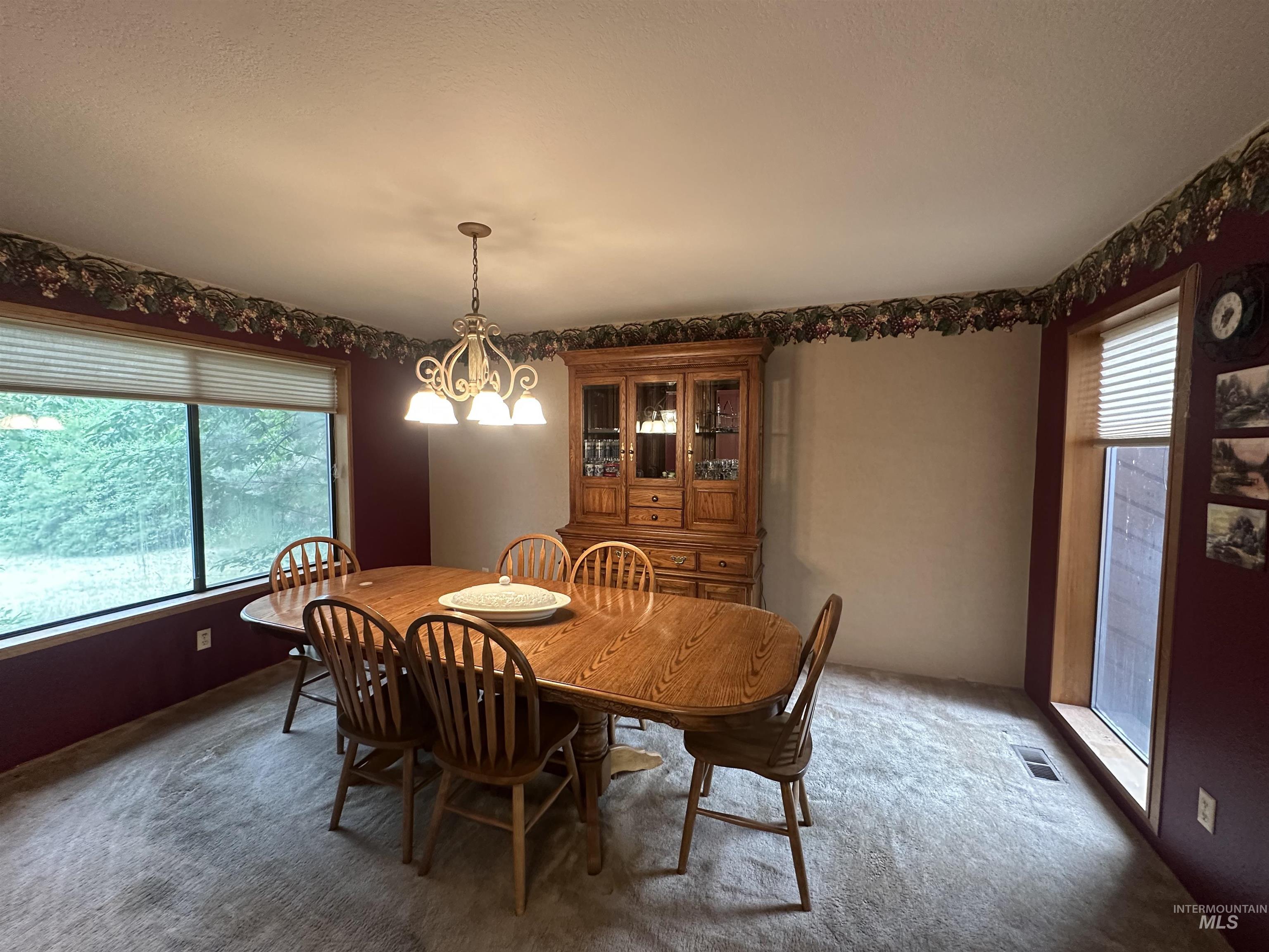 811 Florence Avenue Property Photo 9