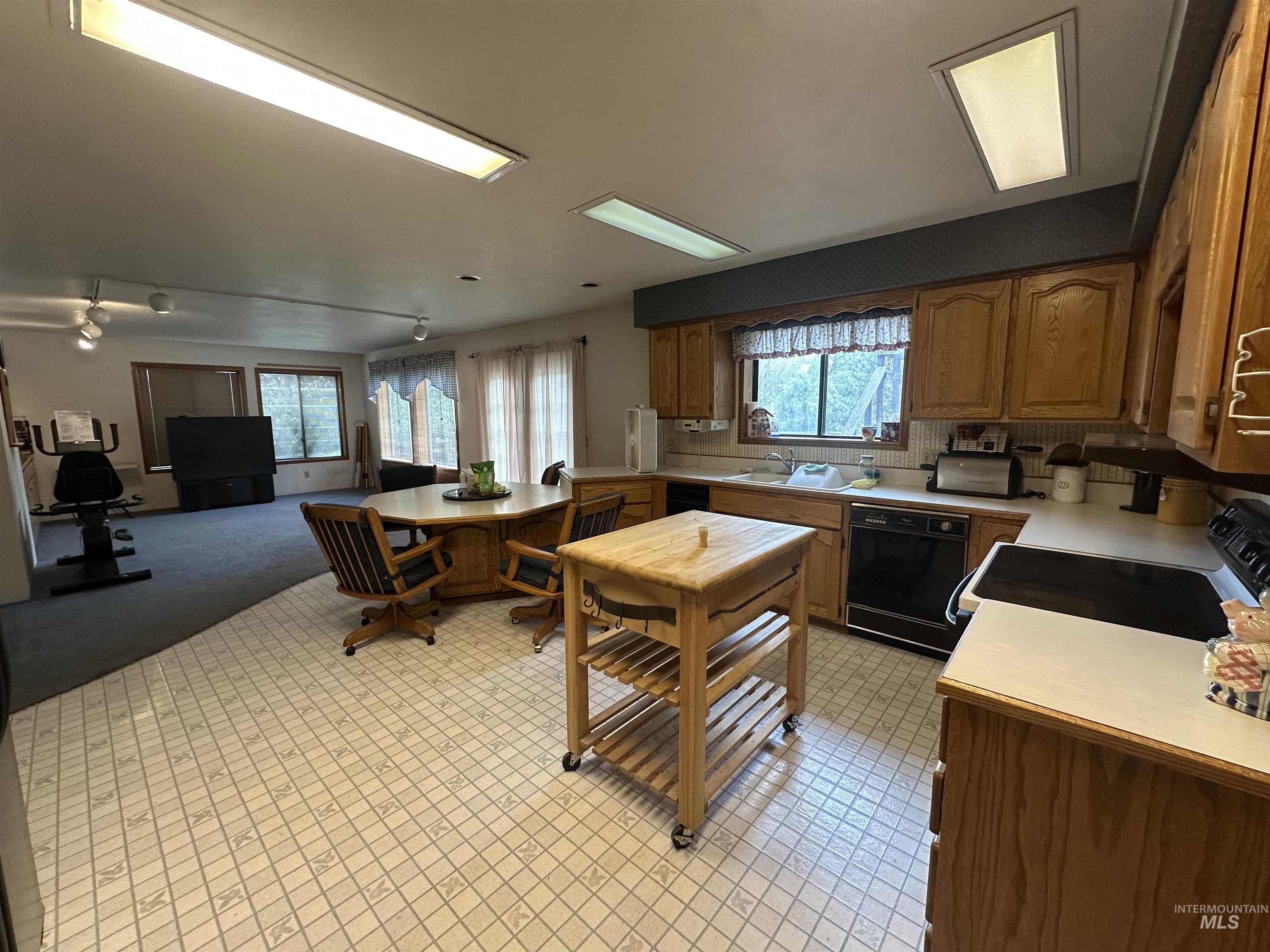 811 Florence Avenue Property Photo 12