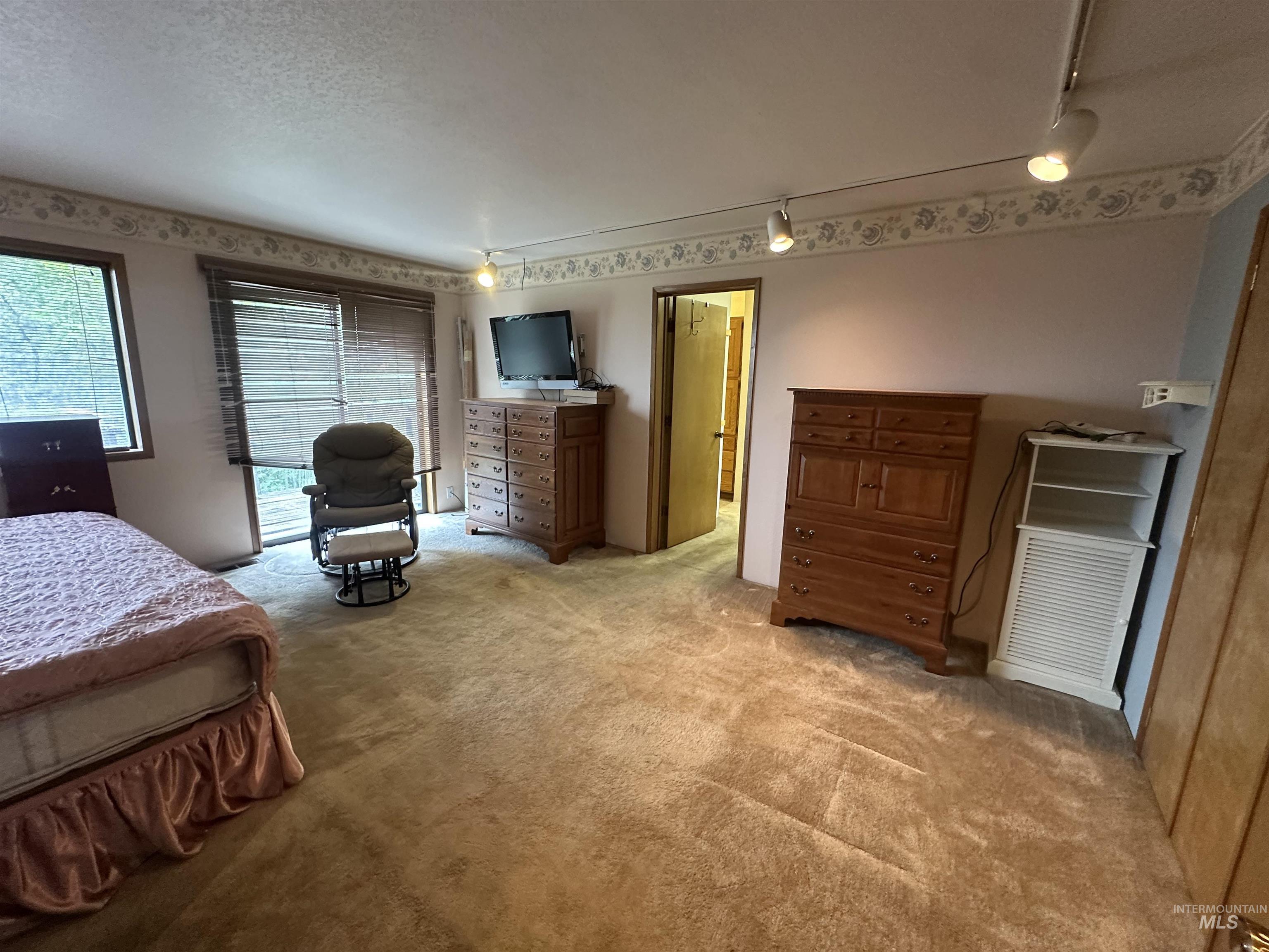 811 Florence Avenue Property Photo 37