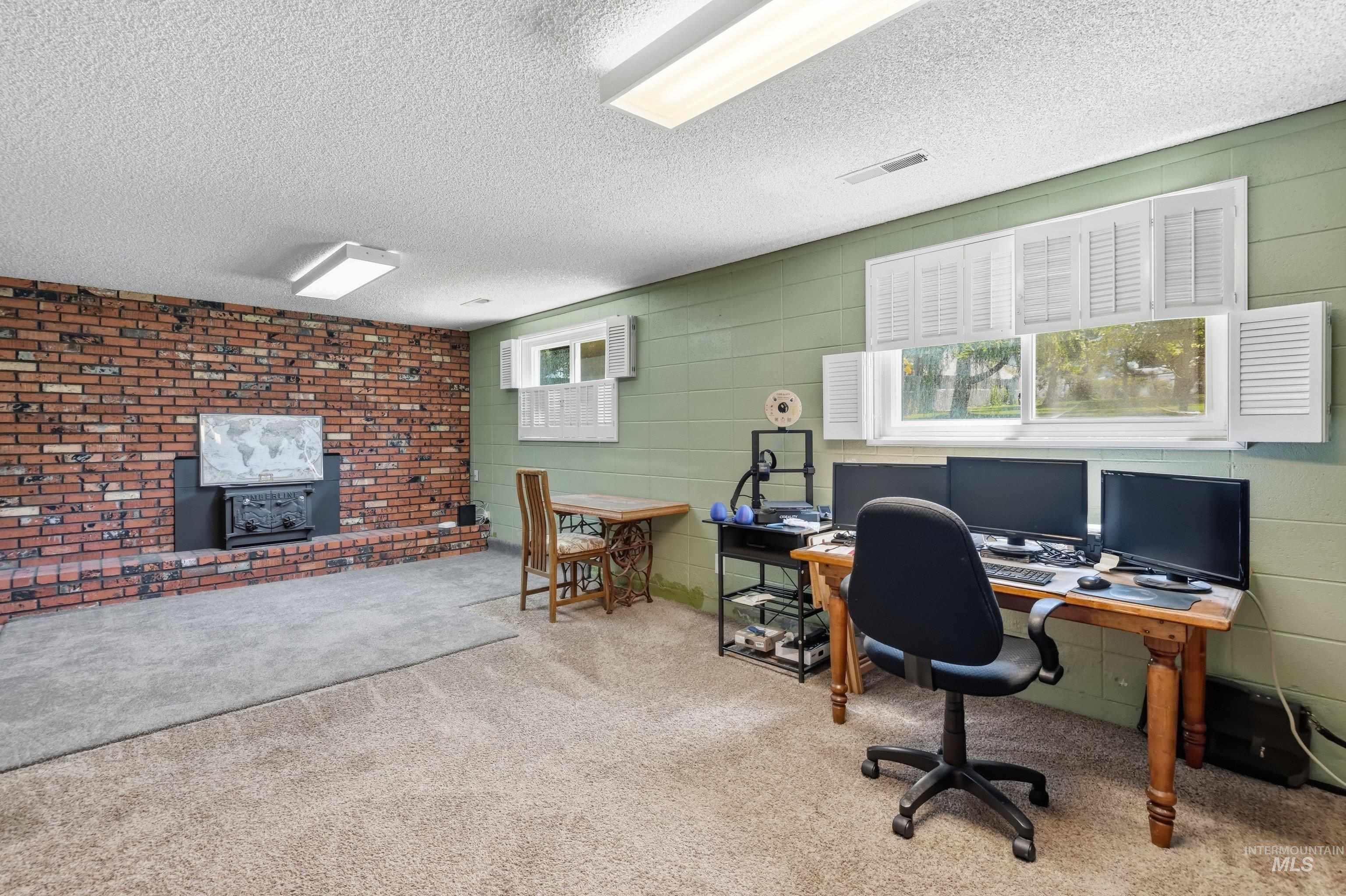 15095 David St Property Photo 18