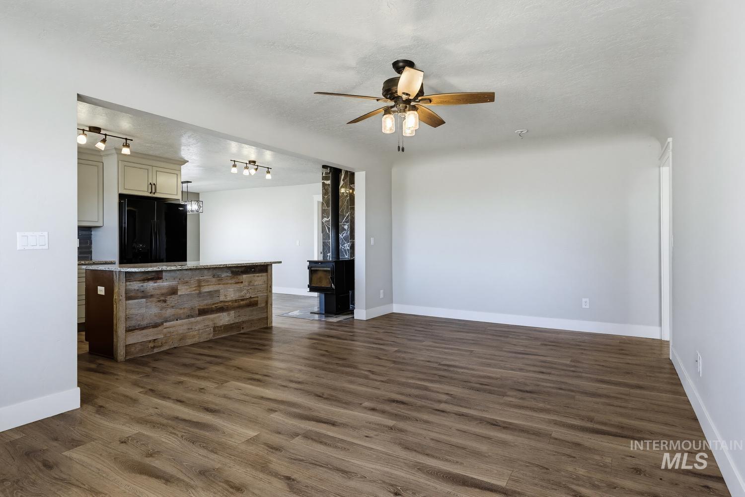 2588 Market Rd Property Photo 4