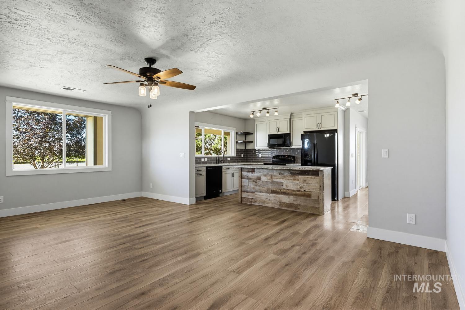 2588 Market Rd Property Photo 5