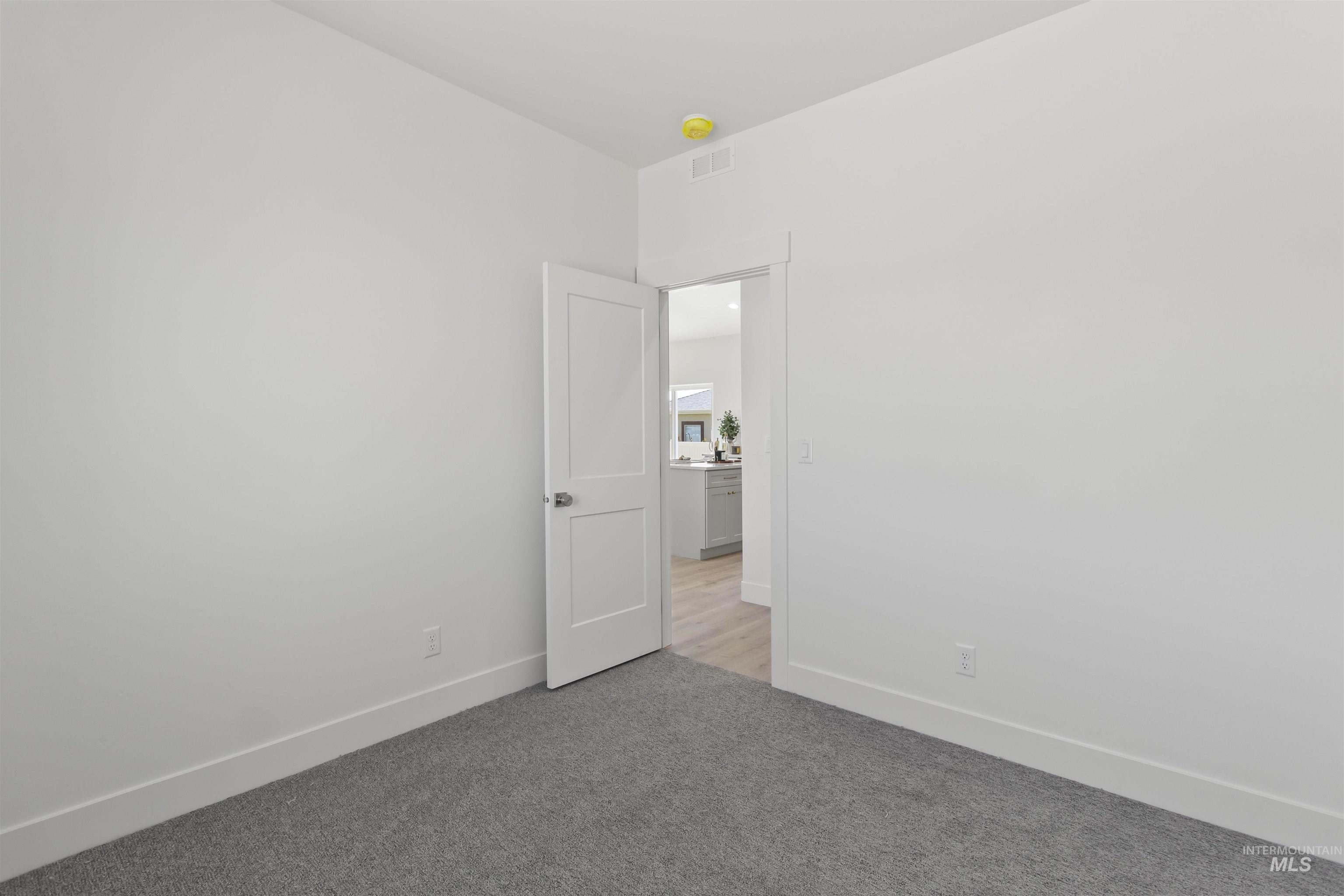 581 Gemini Ct Property Photo 24