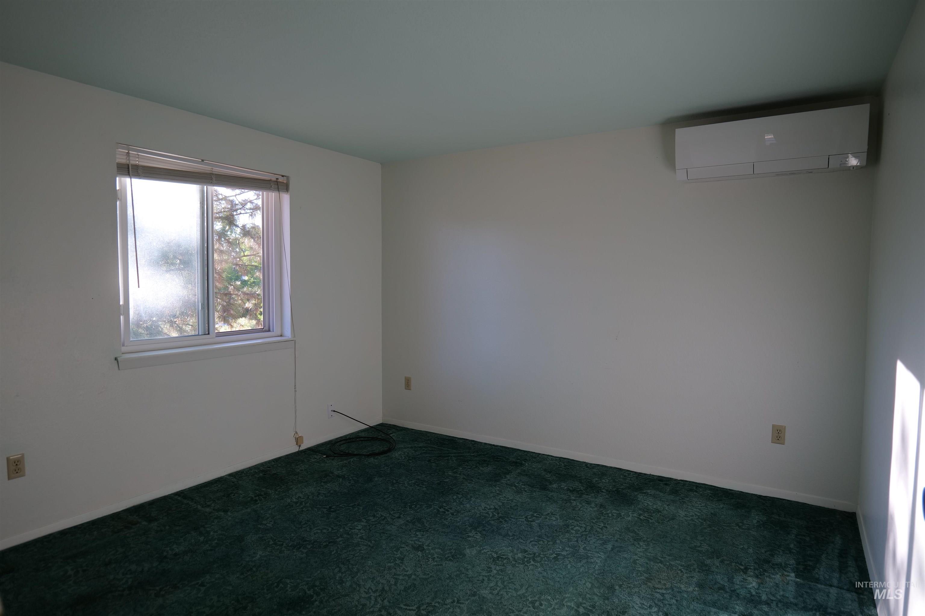 1485 E 9th St Property Photo 6