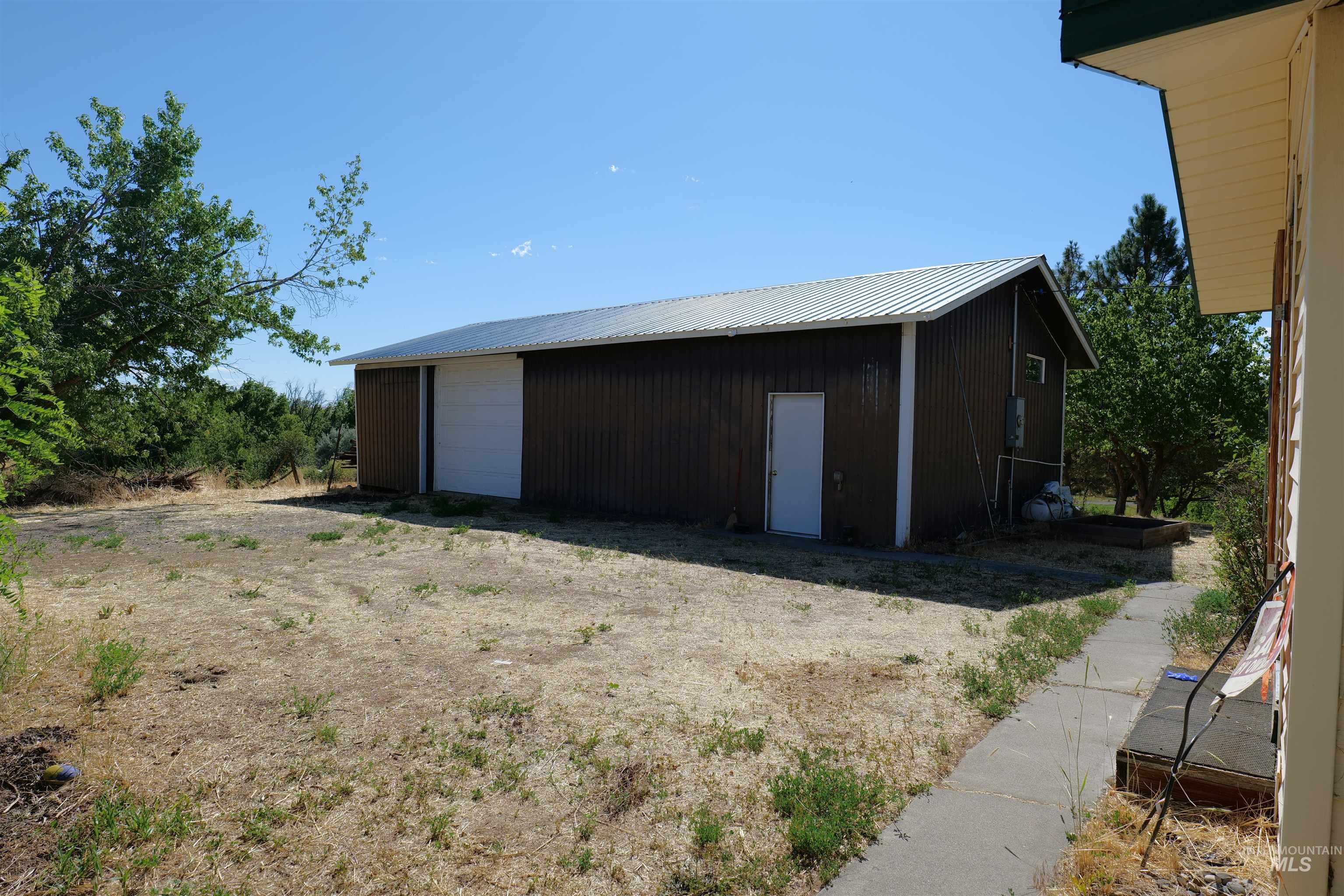 1485 E 9th St Property Photo 14