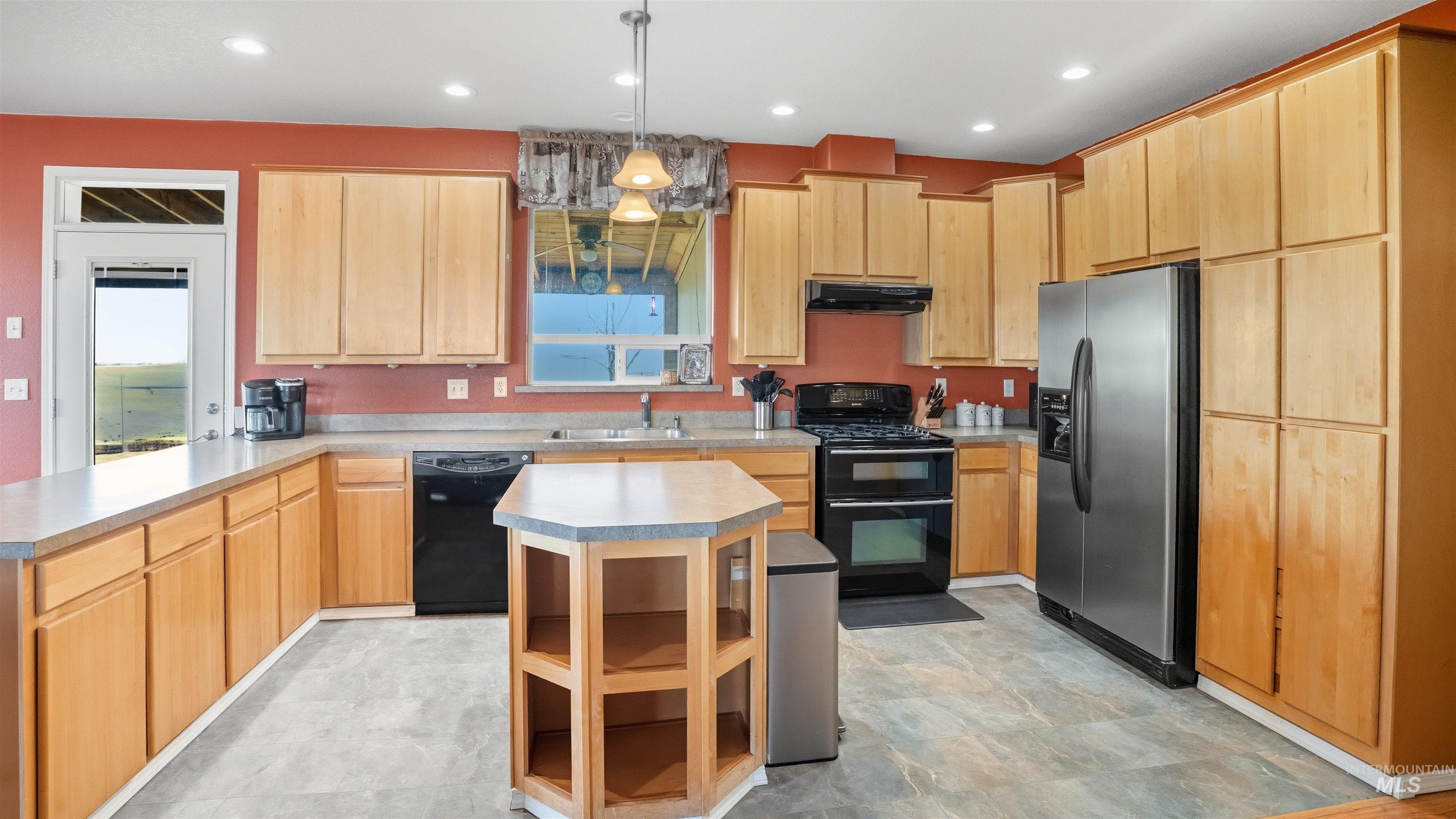 19397 Cloverland Rd. Property Photo 6