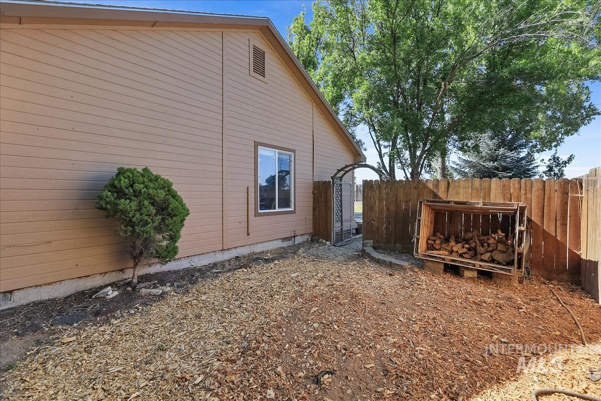 1697 W 4th Property Photo 33