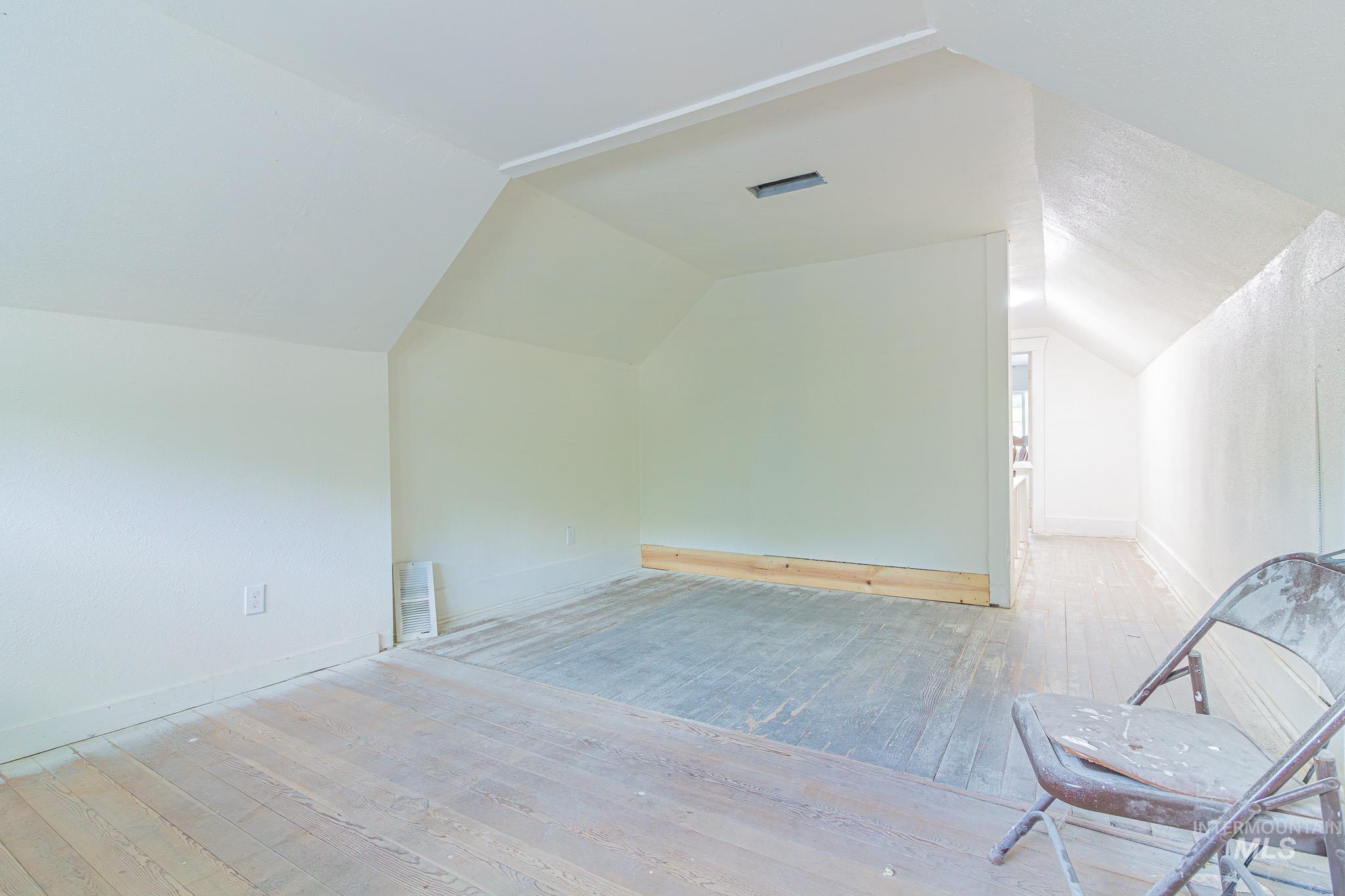 806 9th Ave. Property Photo 27