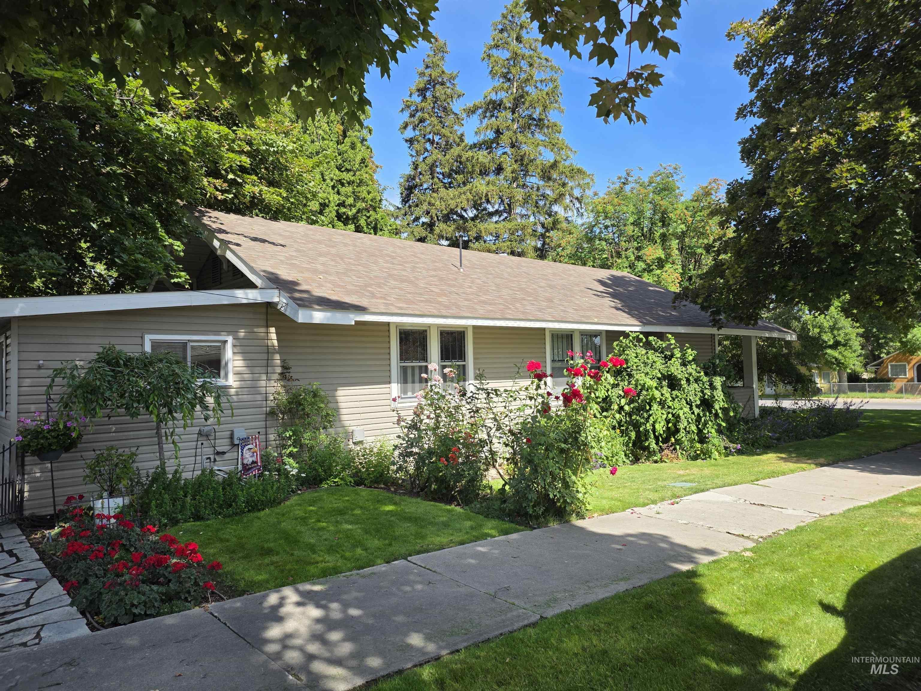 421 E Main Property Photo 2