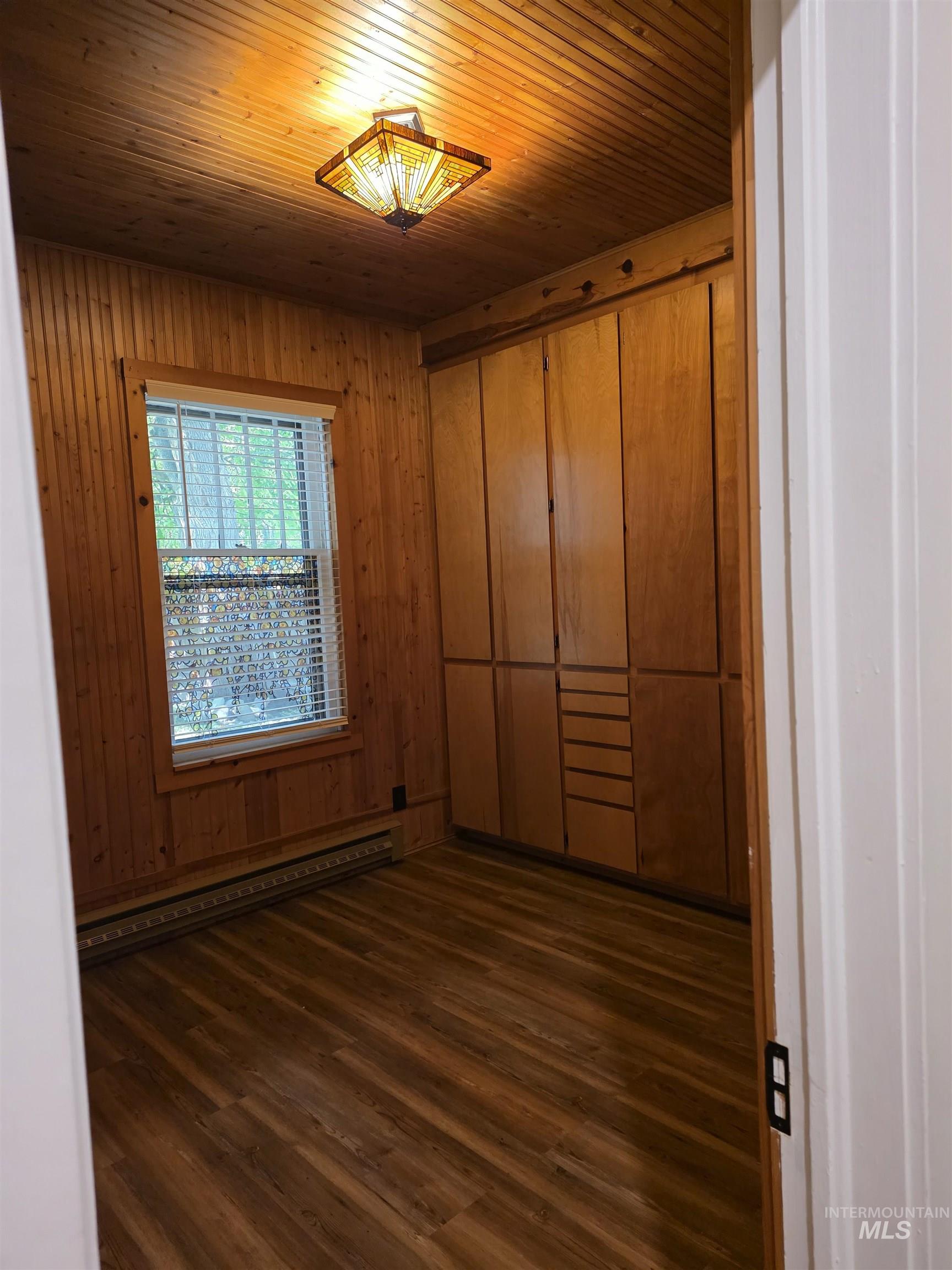 421 E Main Property Photo 11