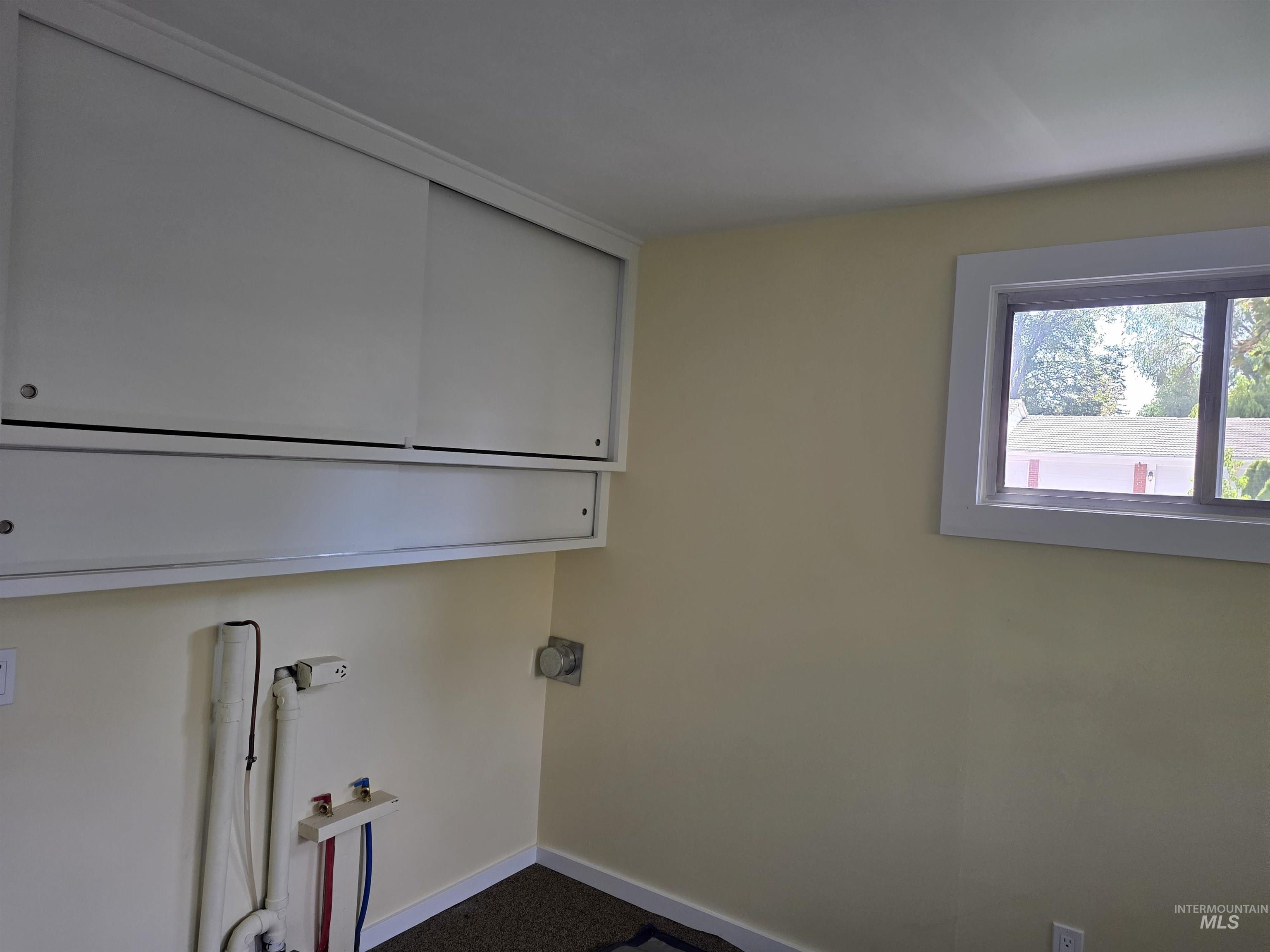 421 E Main Property Photo 14