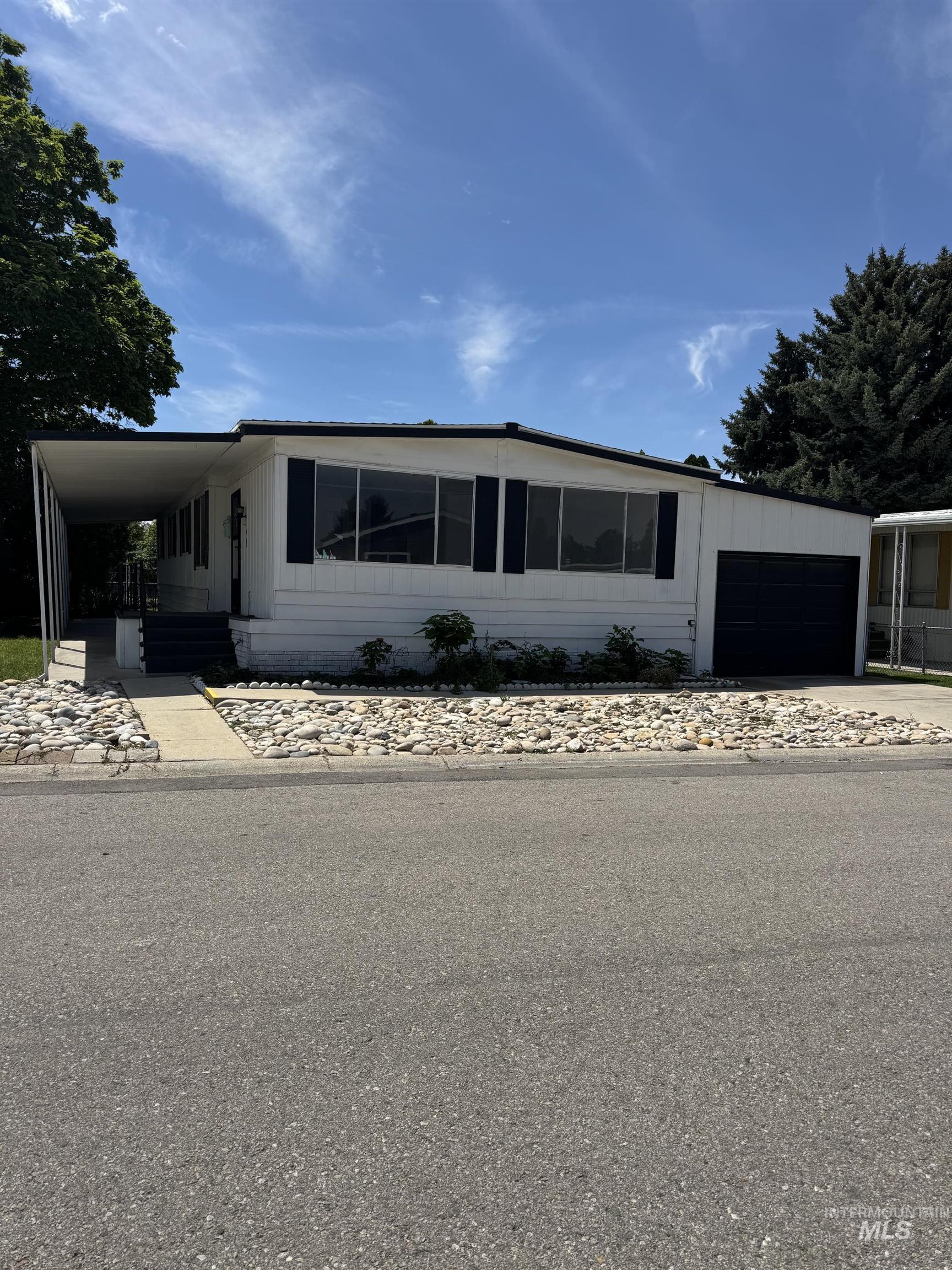 10621 W Abram Ln Property Photo 1