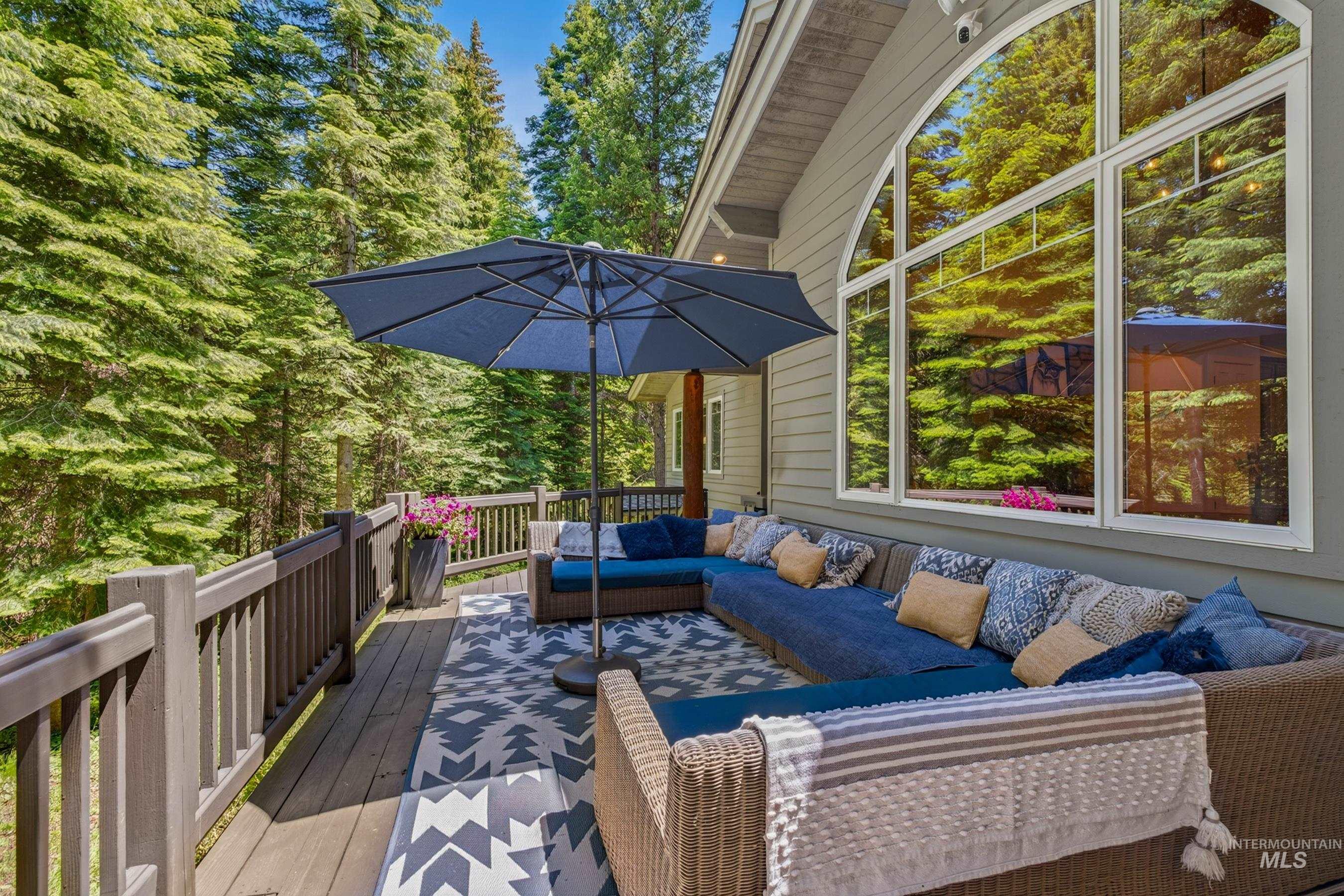 1029 Fireweed Drive Property Photo 2