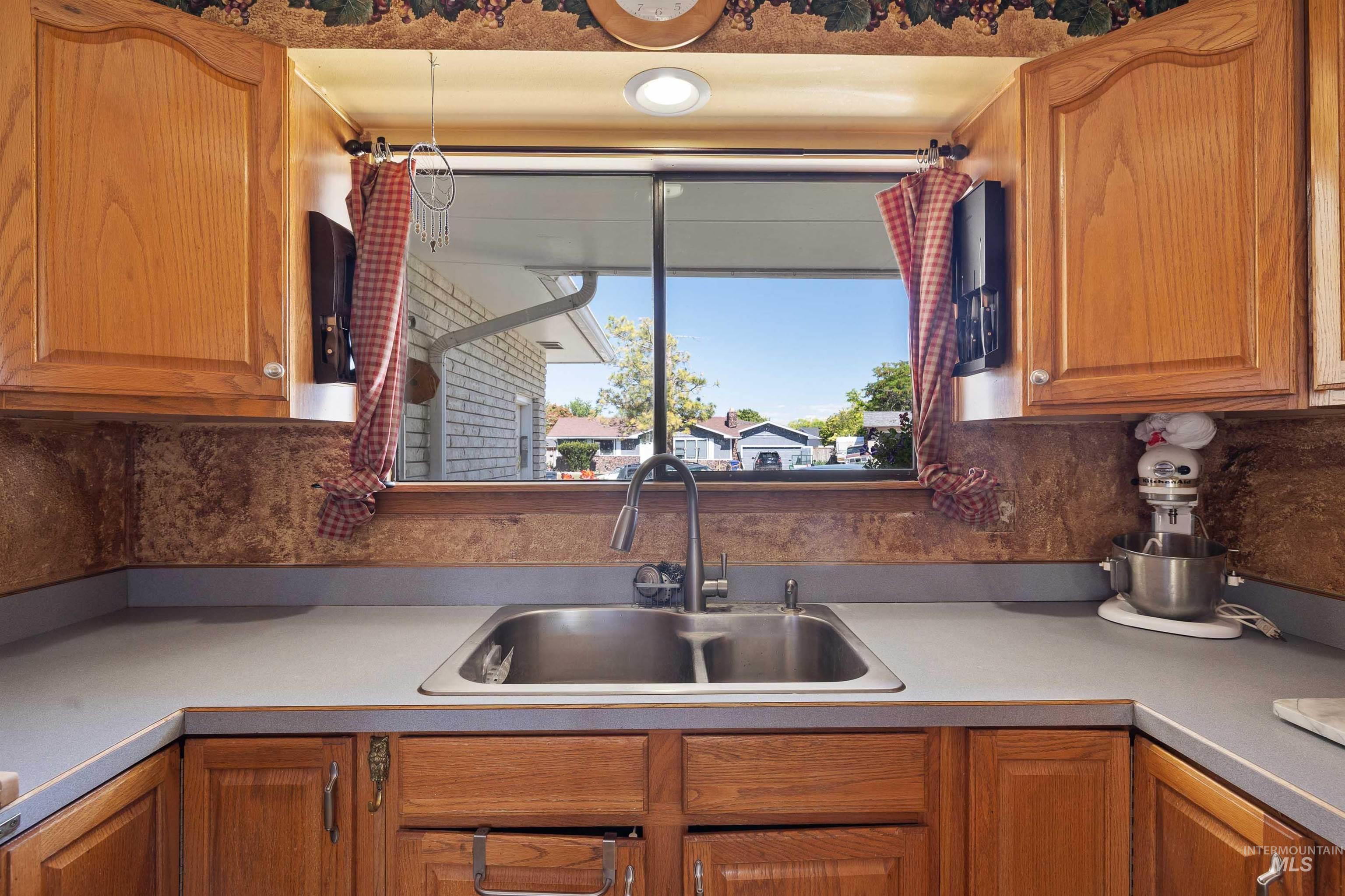 847 Rosewood Dr. Property Photo 12
