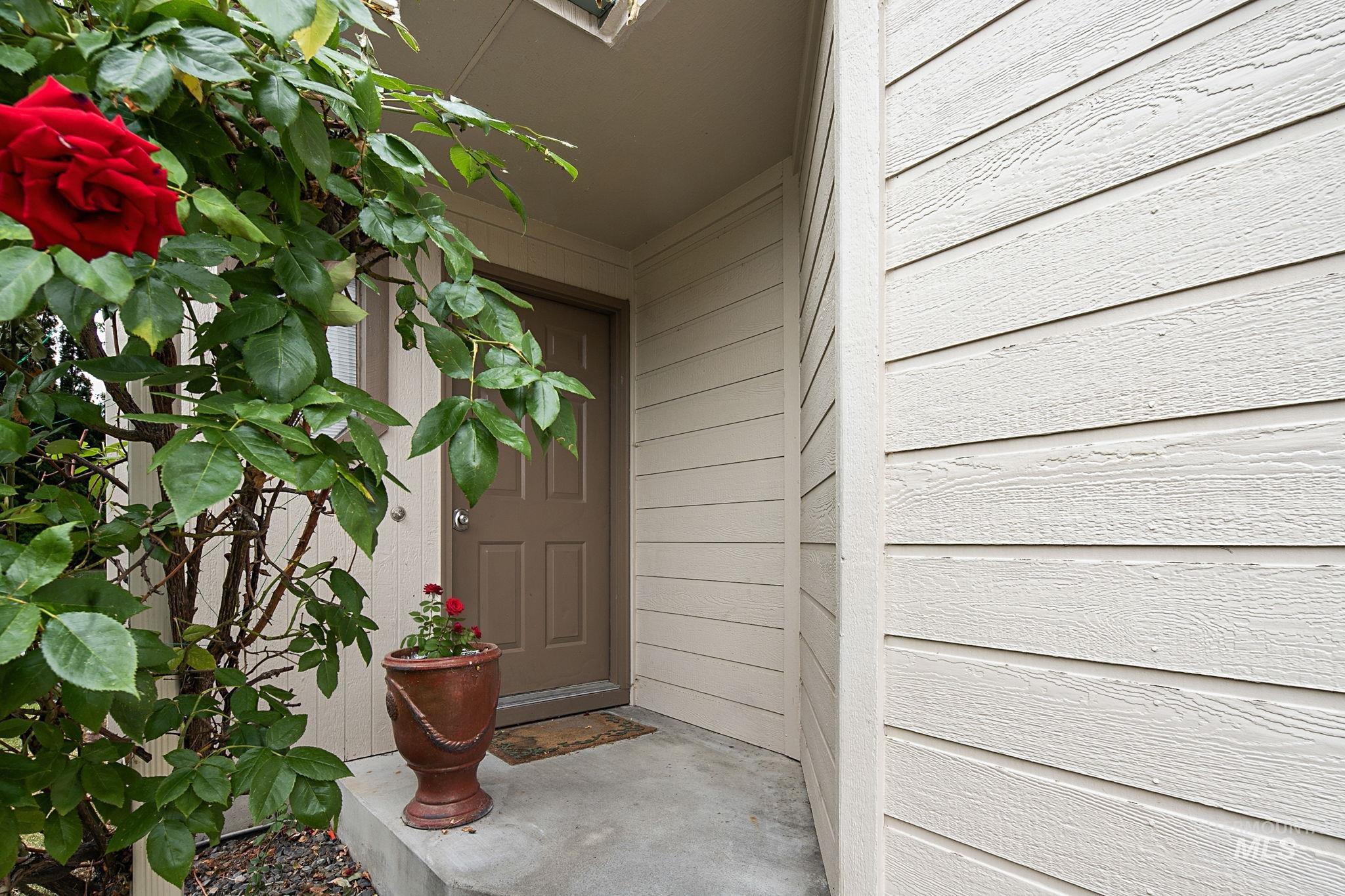 6855 W Irving Ln Property Photo 3