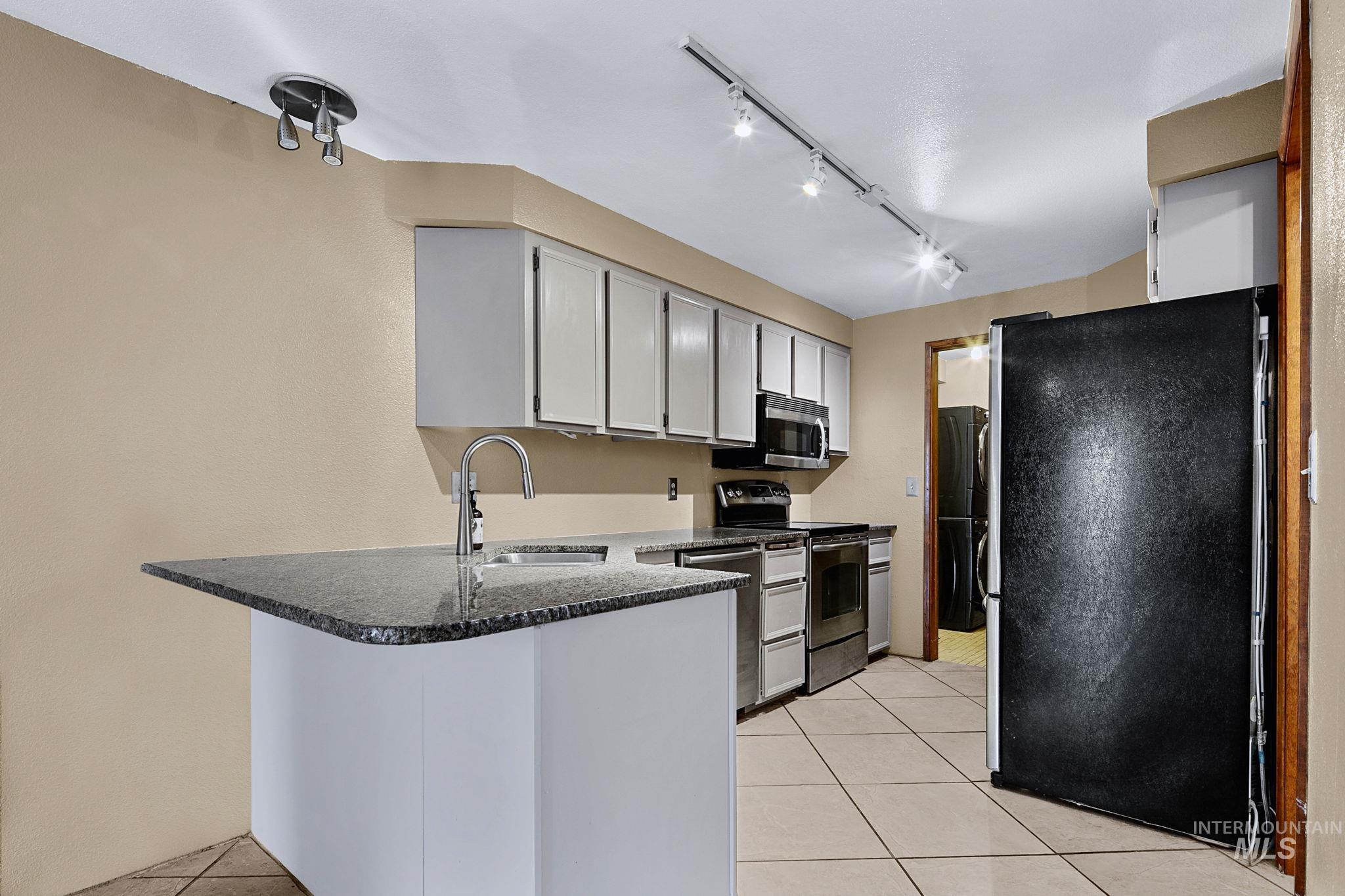 6855 W Irving Ln Property Photo 7