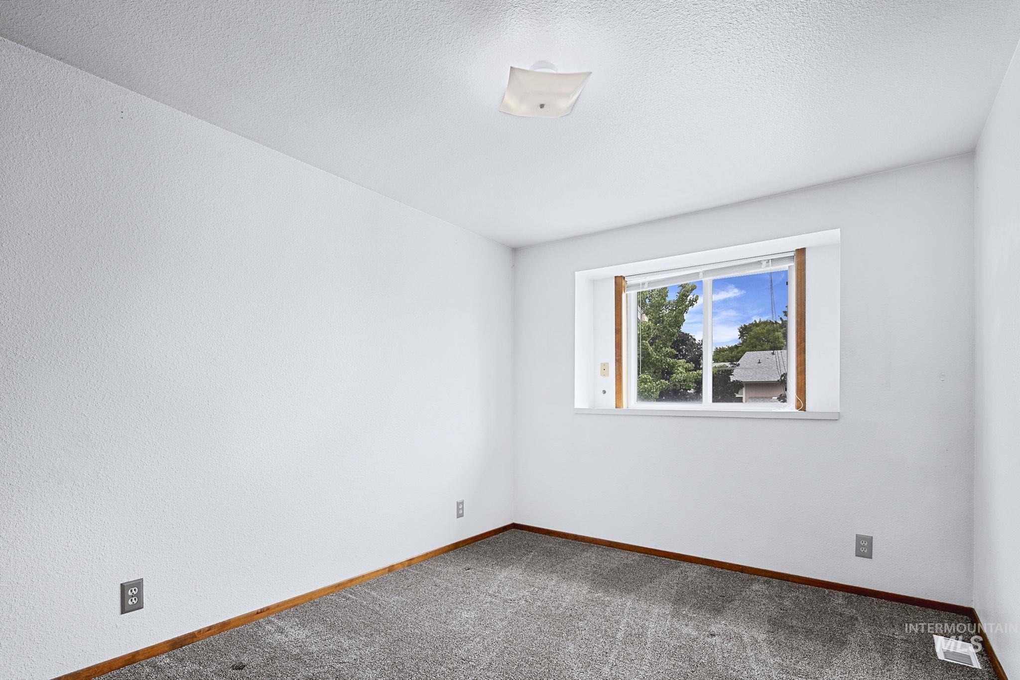 6855 W Irving Ln Property Photo 13