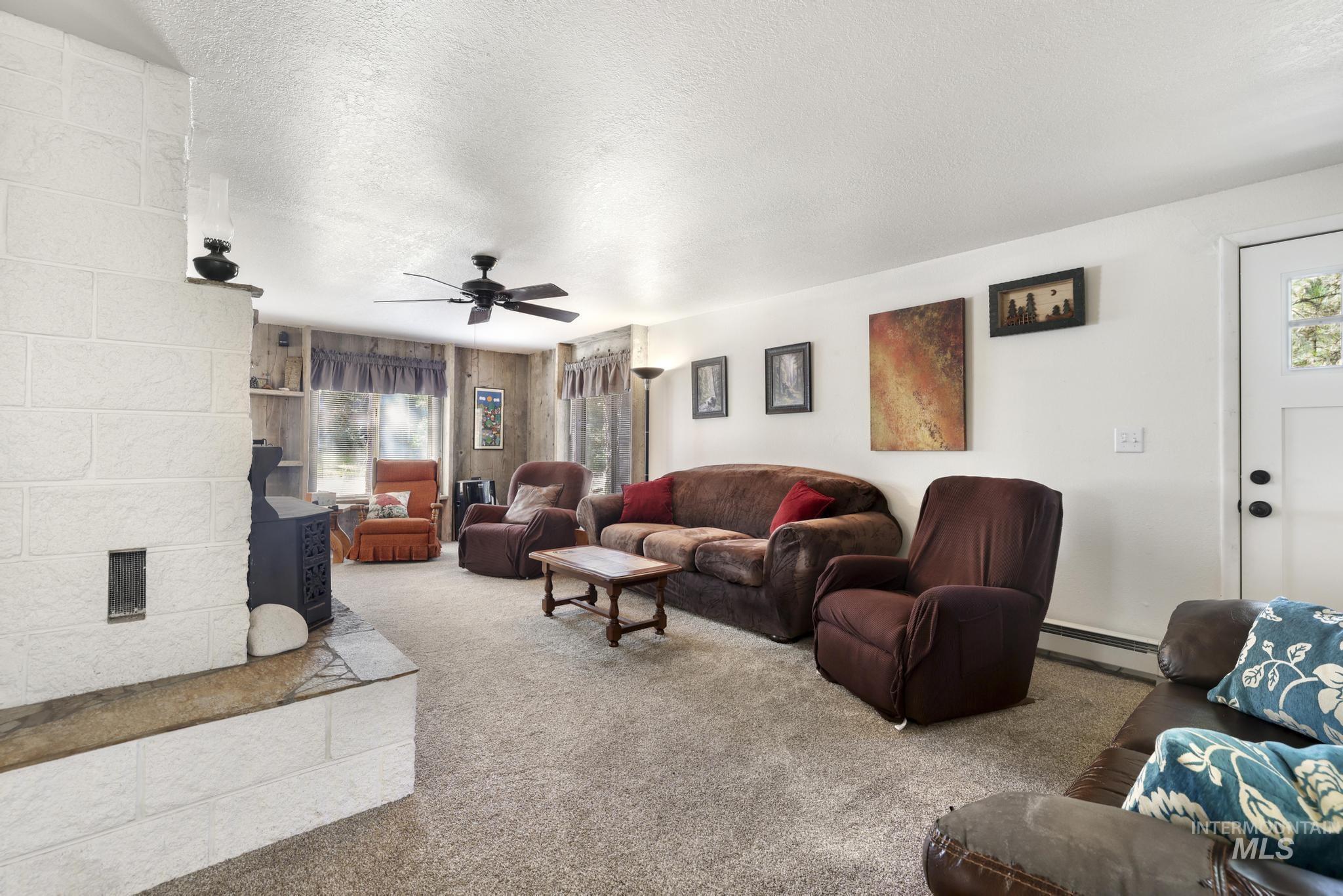 2071 N Pine Featherville Rd Property Photo 4