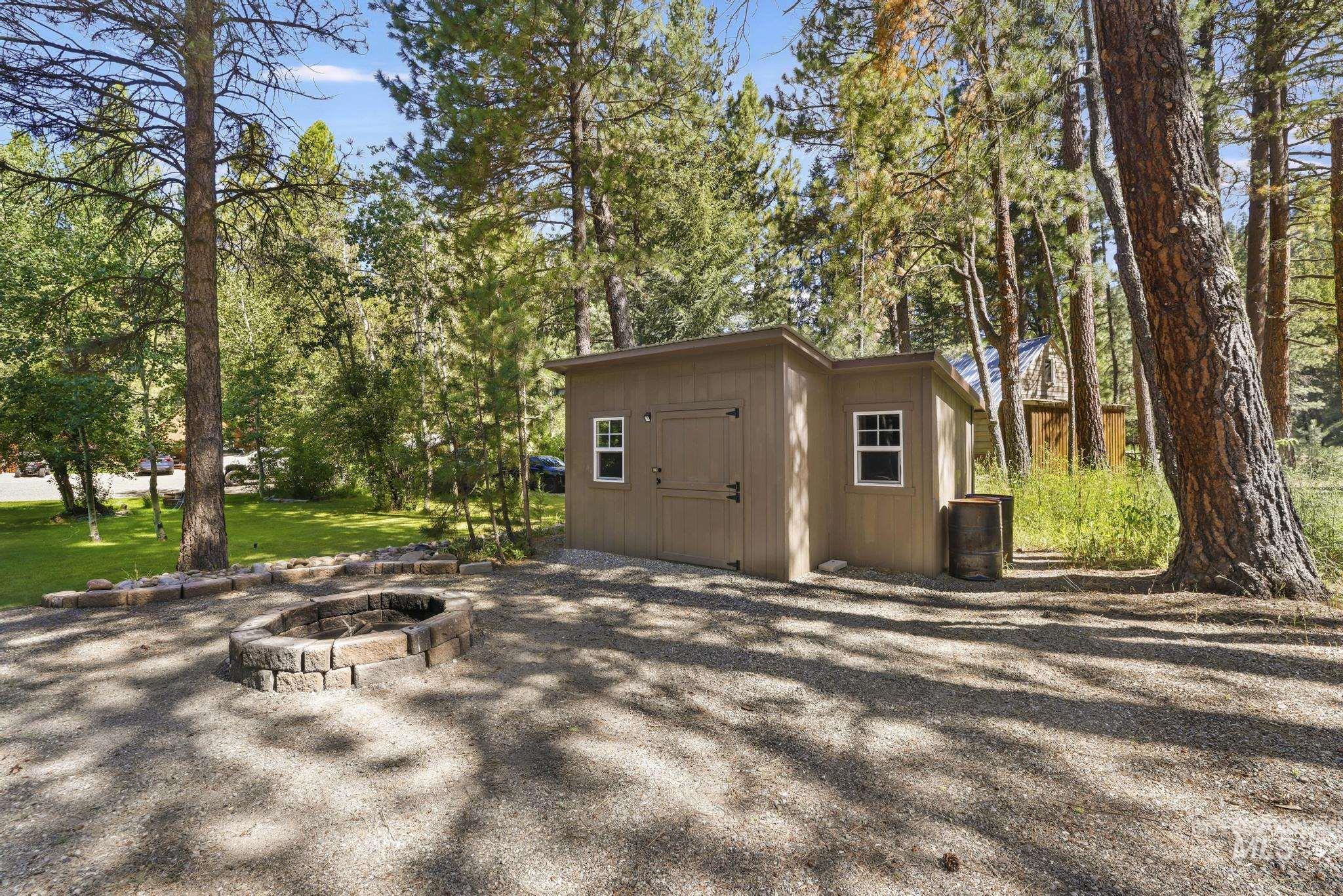 2071 N Pine Featherville Rd Property Photo 16
