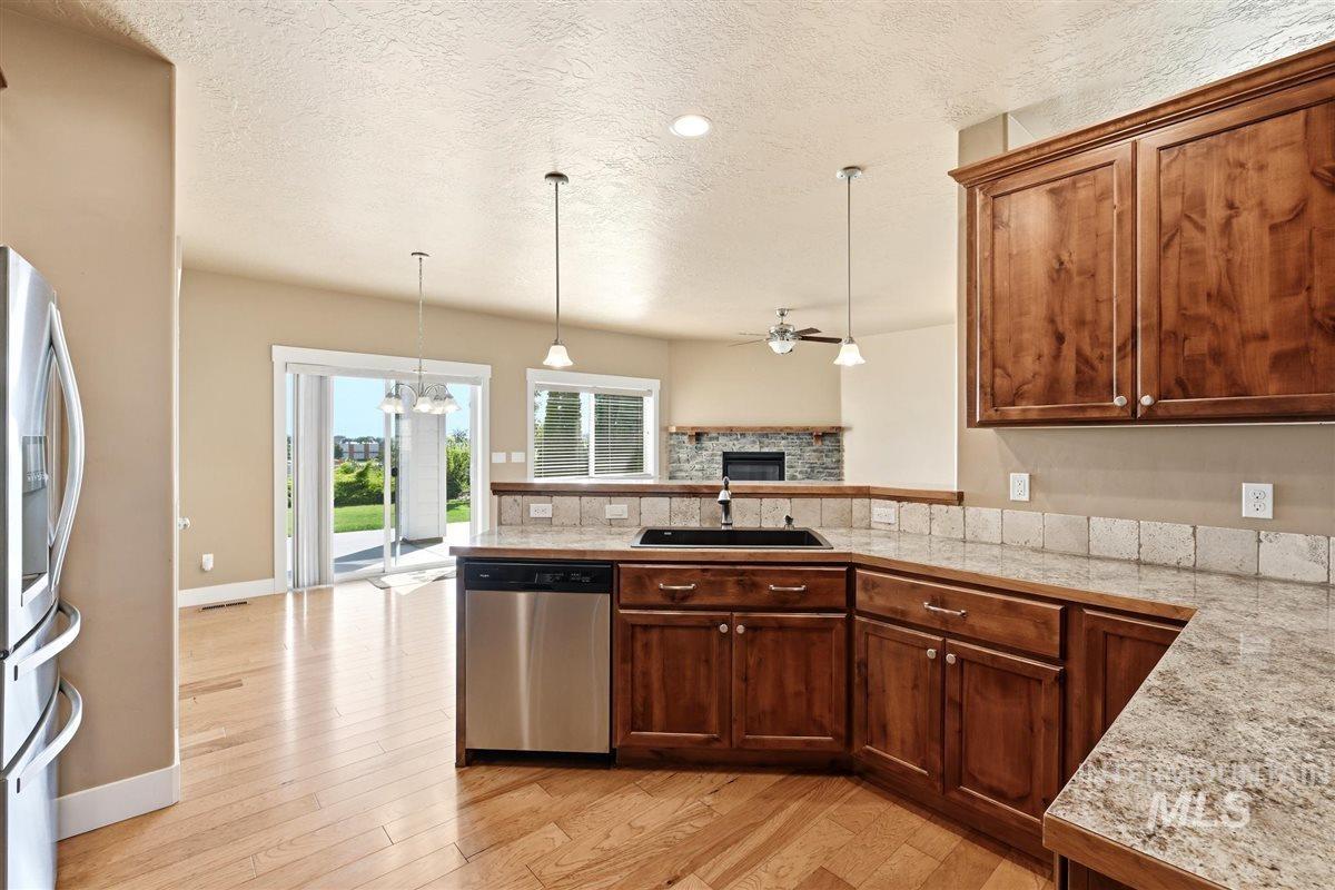 12876 S Salorgne Way Property Photo 16
