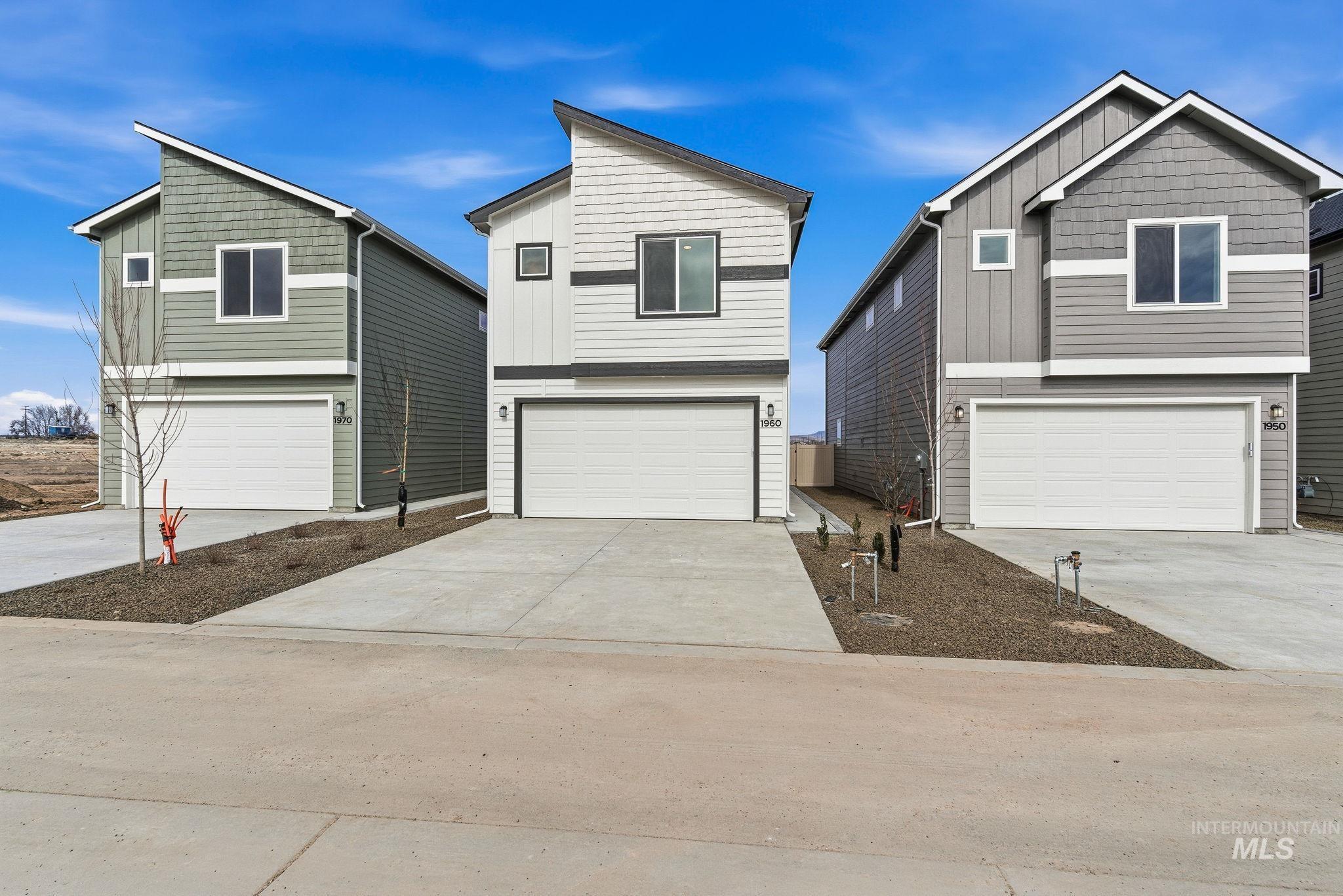 1920 Nw Strahorn Dr. Property Photo 3