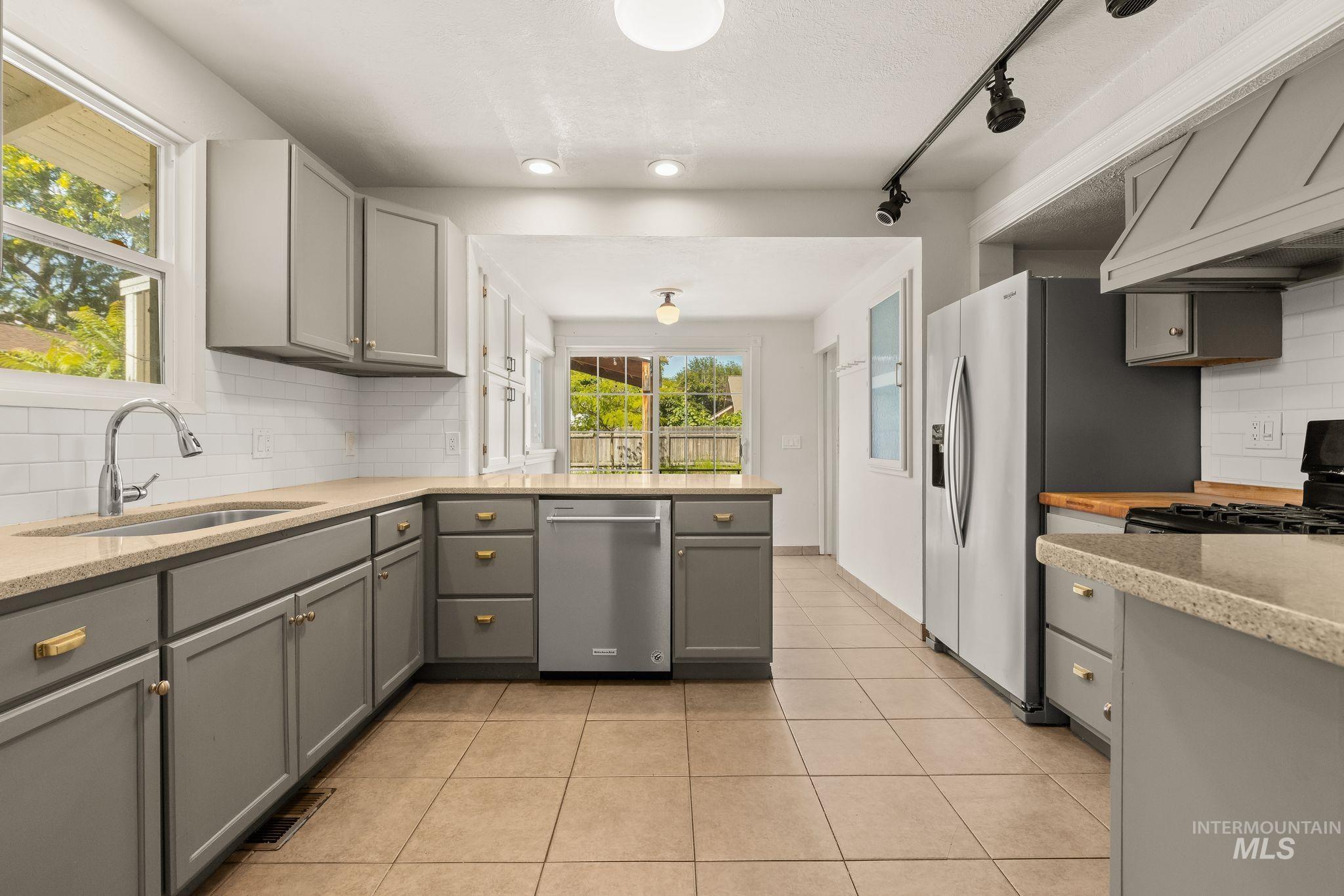 928 3rd Street Property Photo 10