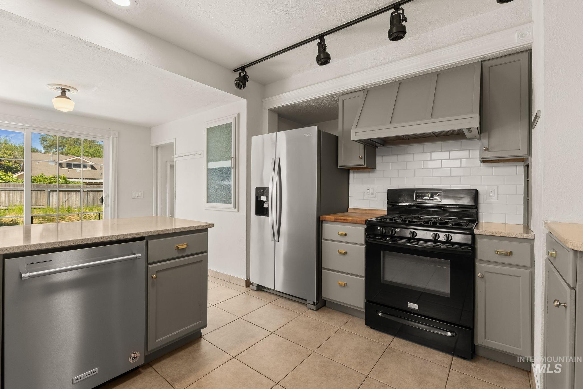 928 3rd Street Property Photo 11