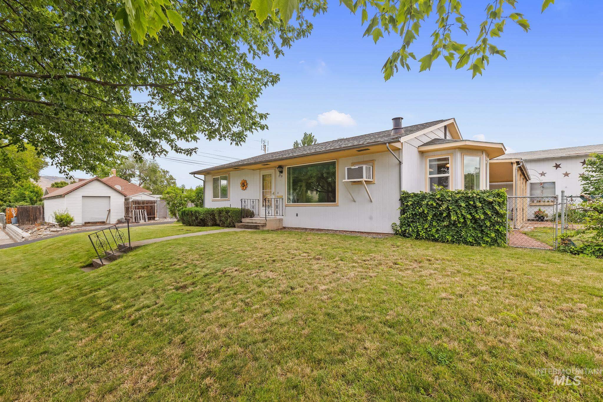 1721 3rd Street Property Photo 2