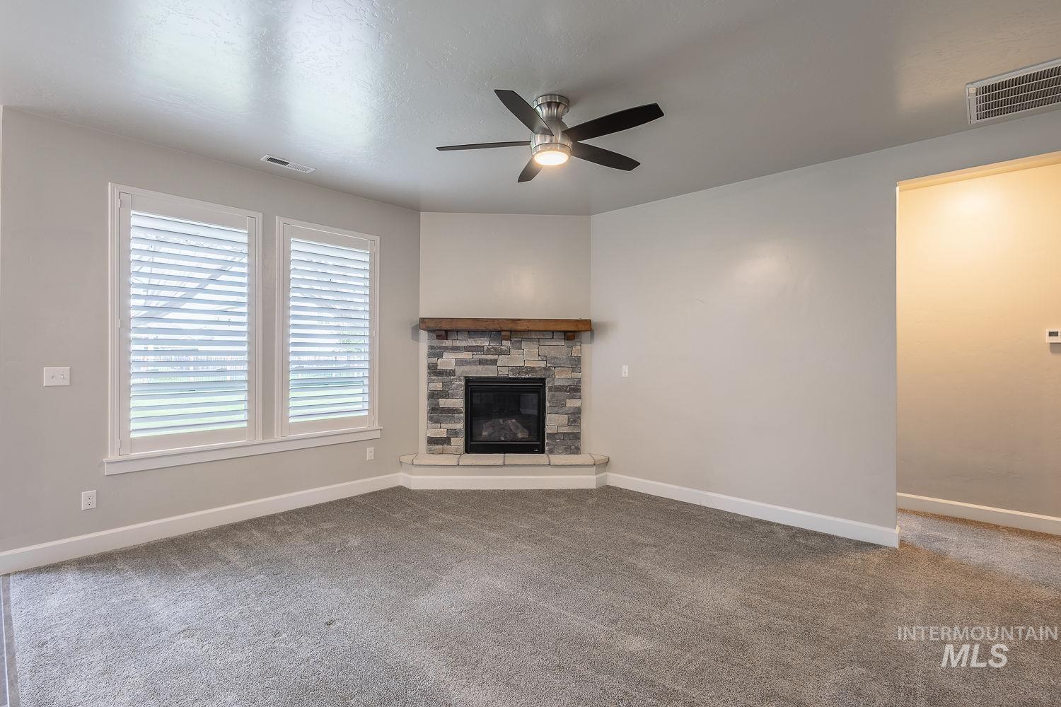 1023 N Chastain Ln Property Photo 3
