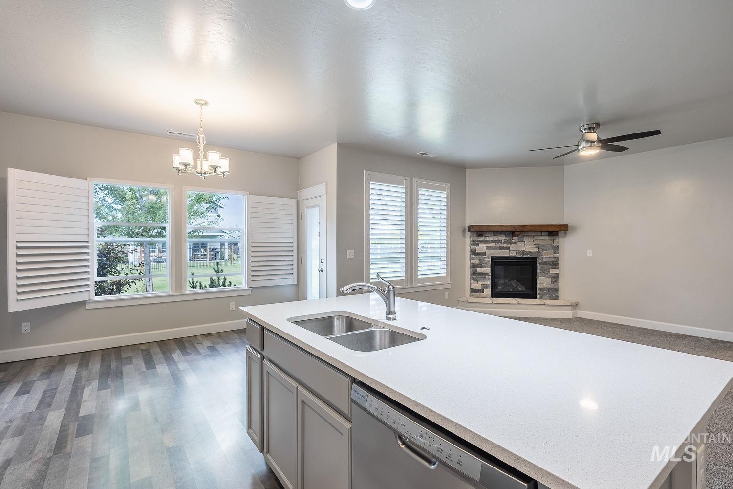 1023 N Chastain Ln Property Photo 10