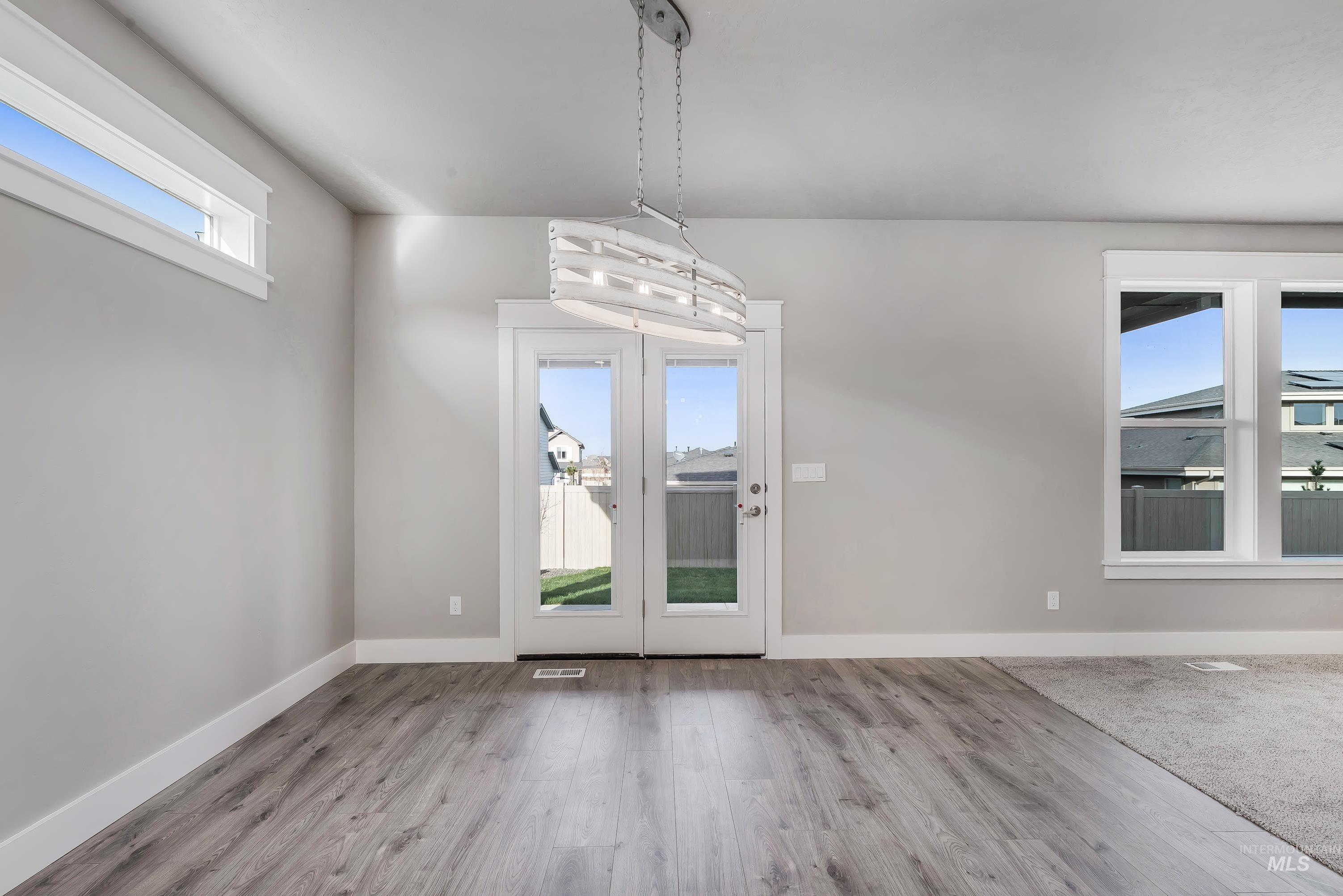 470 E Claymont Ct Property Photo 19