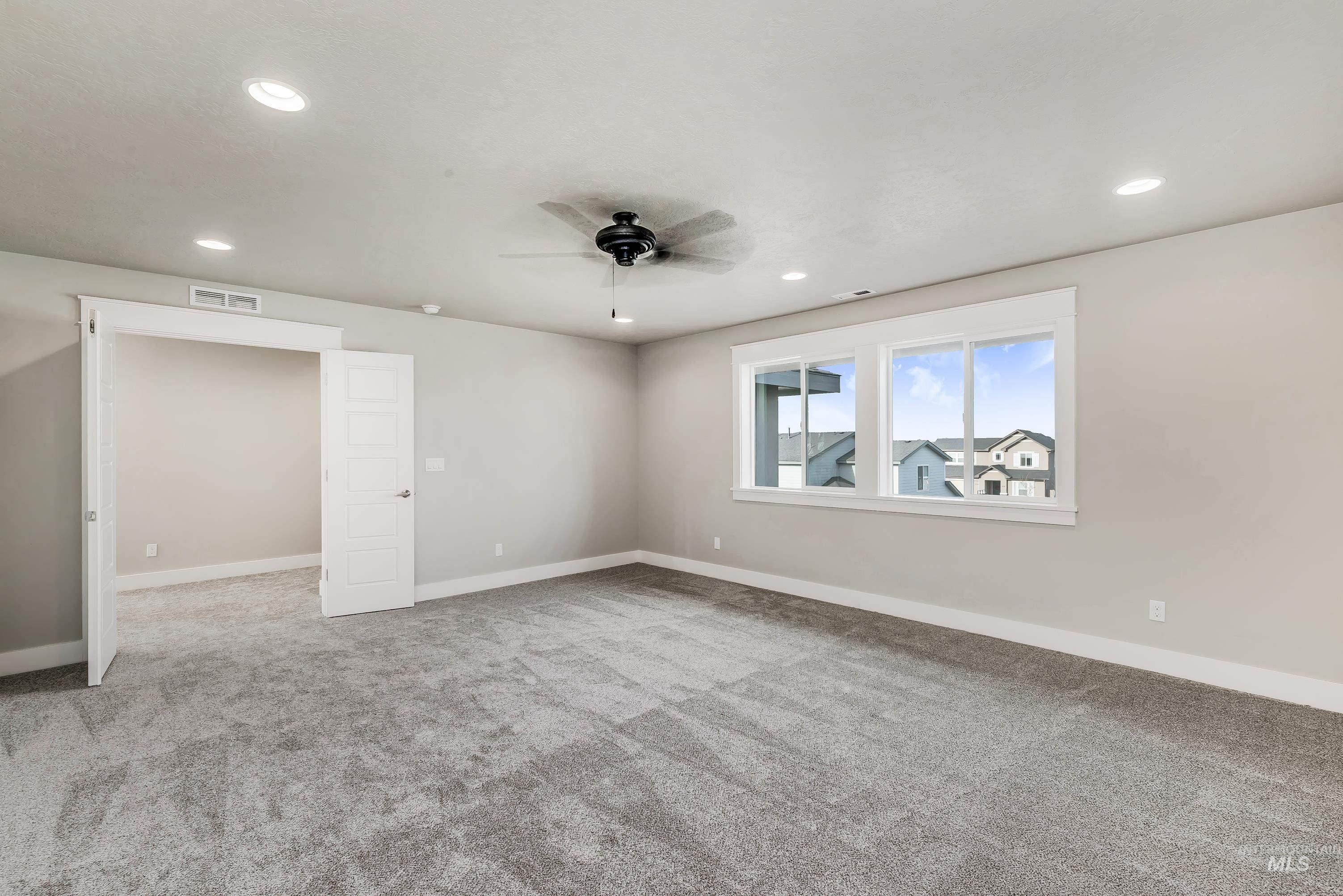 470 E Claymont Ct Property Photo 30