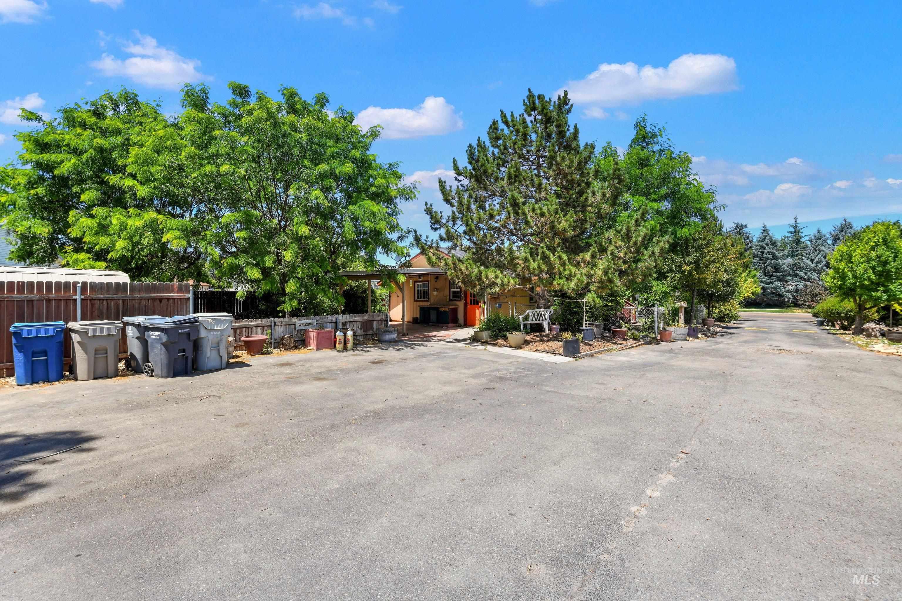 1107 Lake Lowell Ave. Property Photo 3