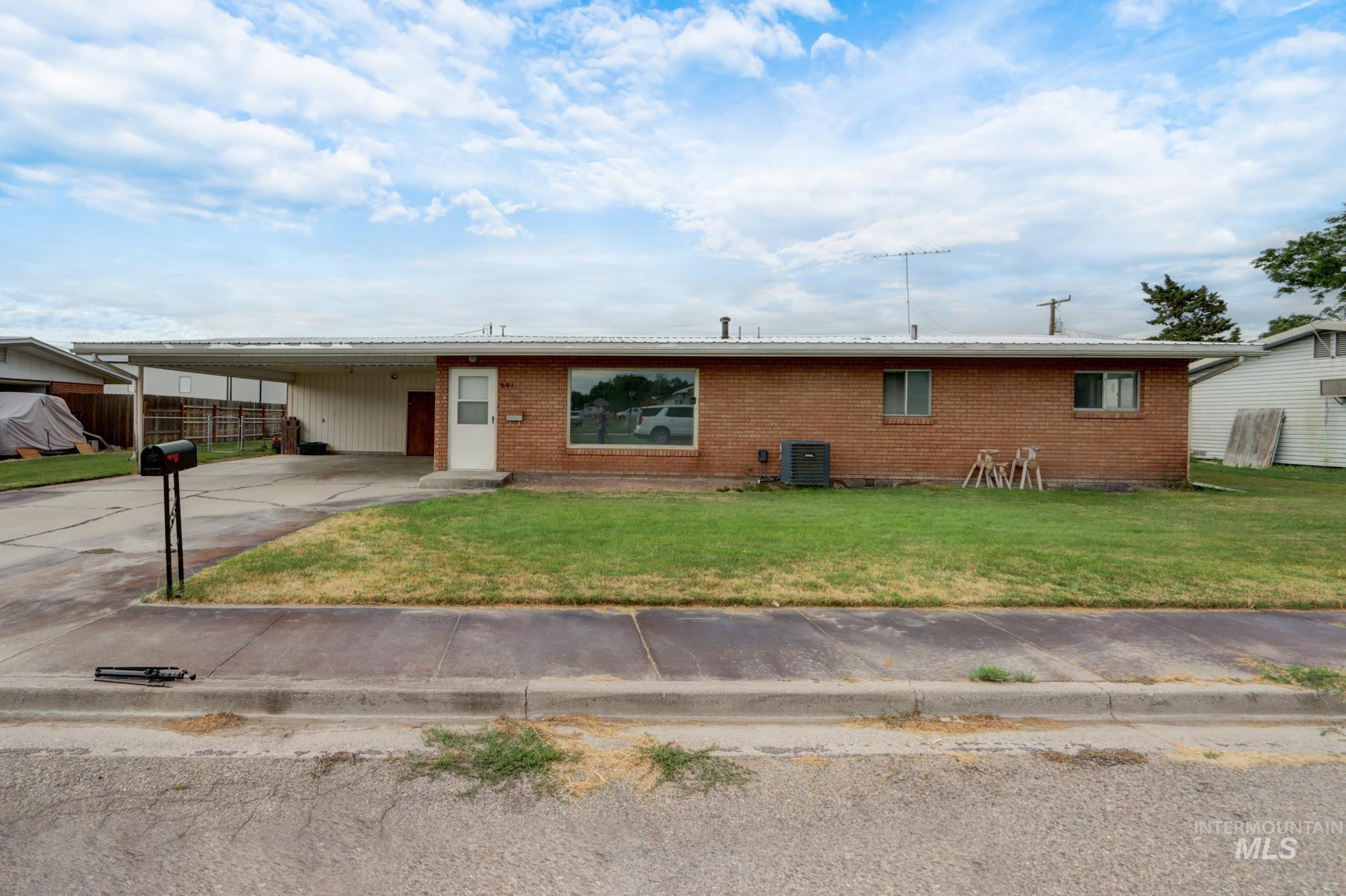 801 Thompson Avenue Property Photo 1