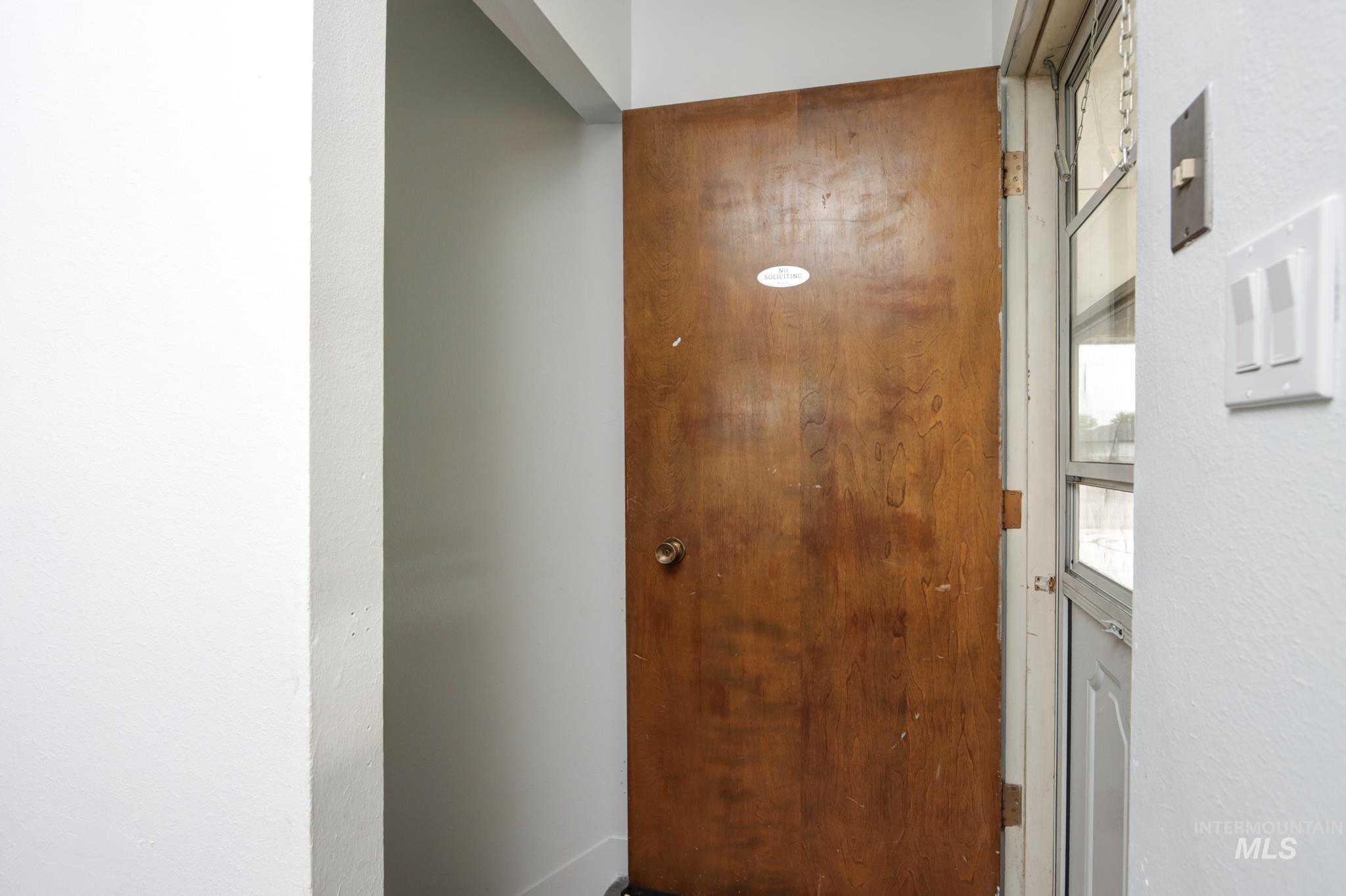 801 Thompson Avenue Property Photo 14