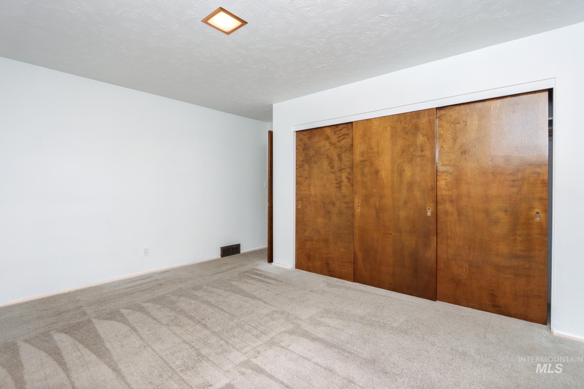 801 Thompson Avenue Property Photo 16