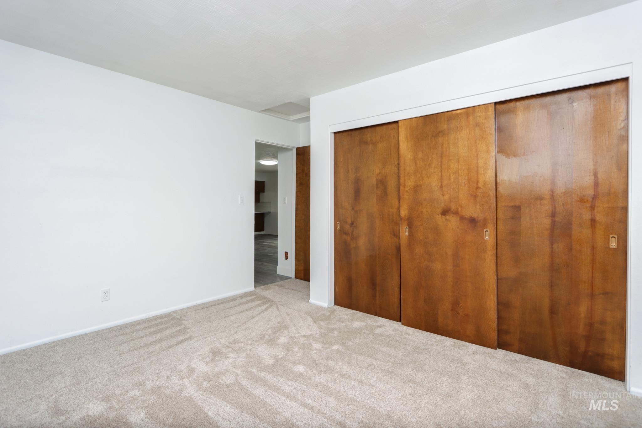 801 Thompson Avenue Property Photo 18